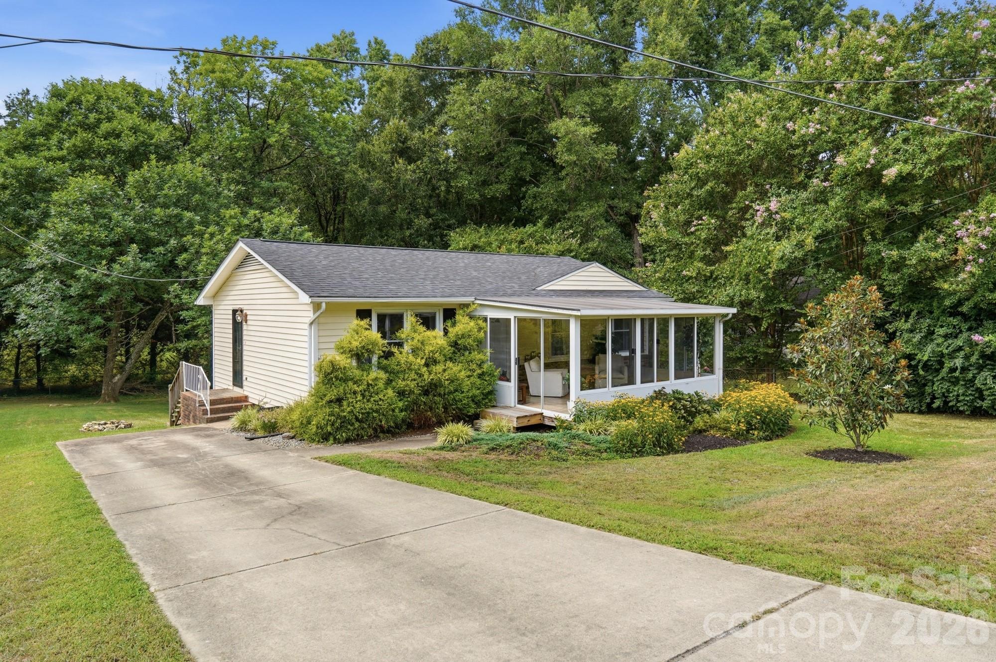 605 Powerline Avenue — Belmont
