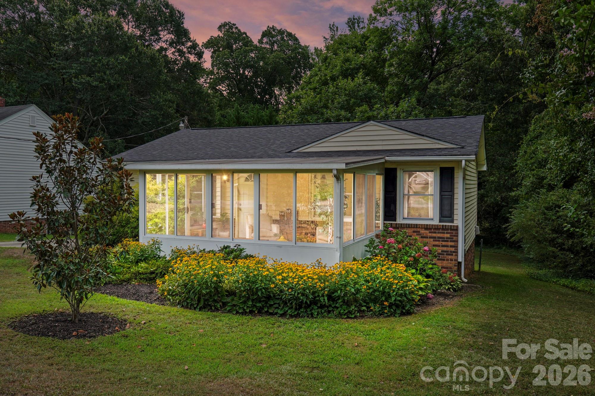 605 Powerline Avenue — Belmont