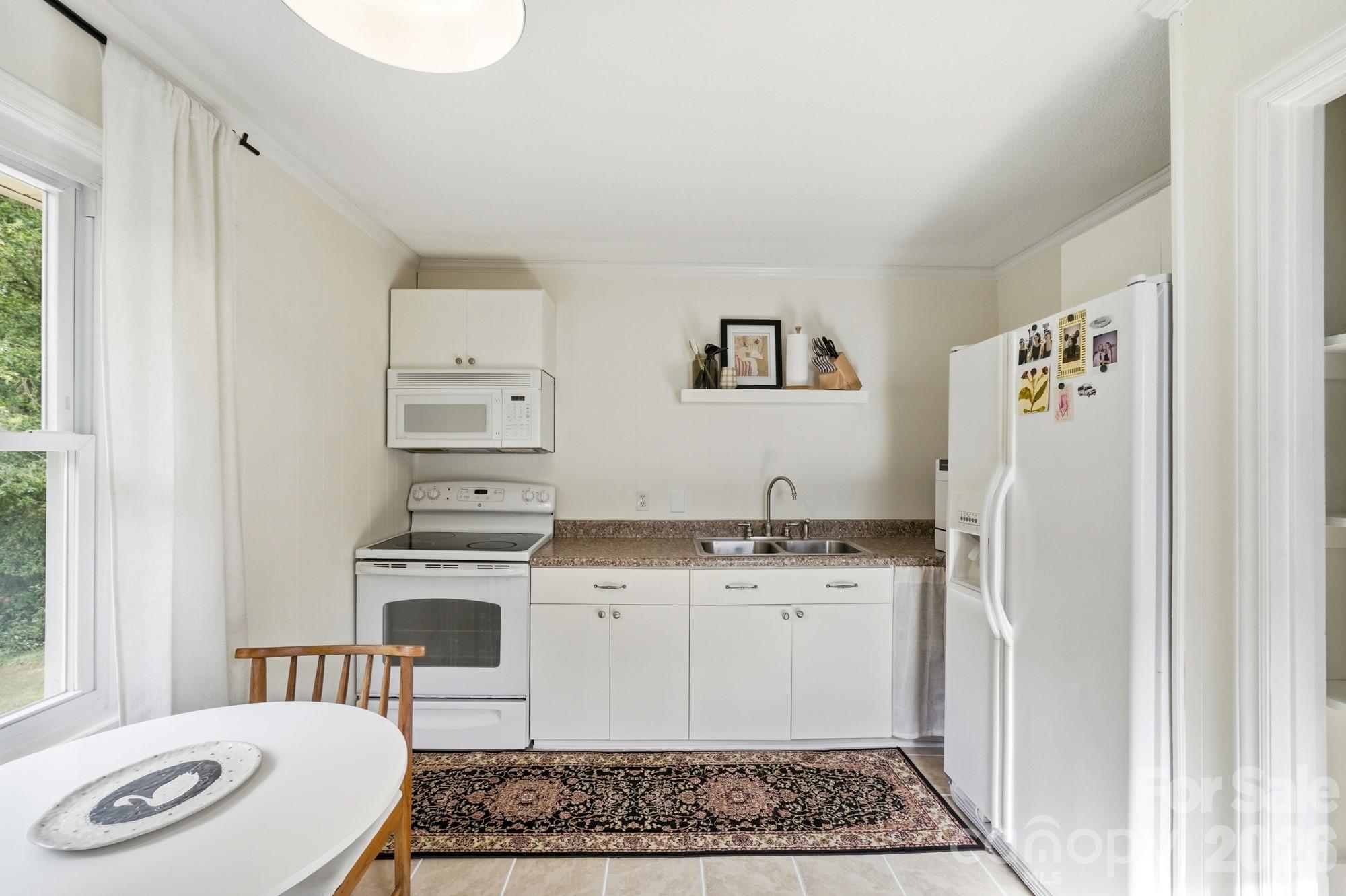 605 Powerline Avenue — Belmont