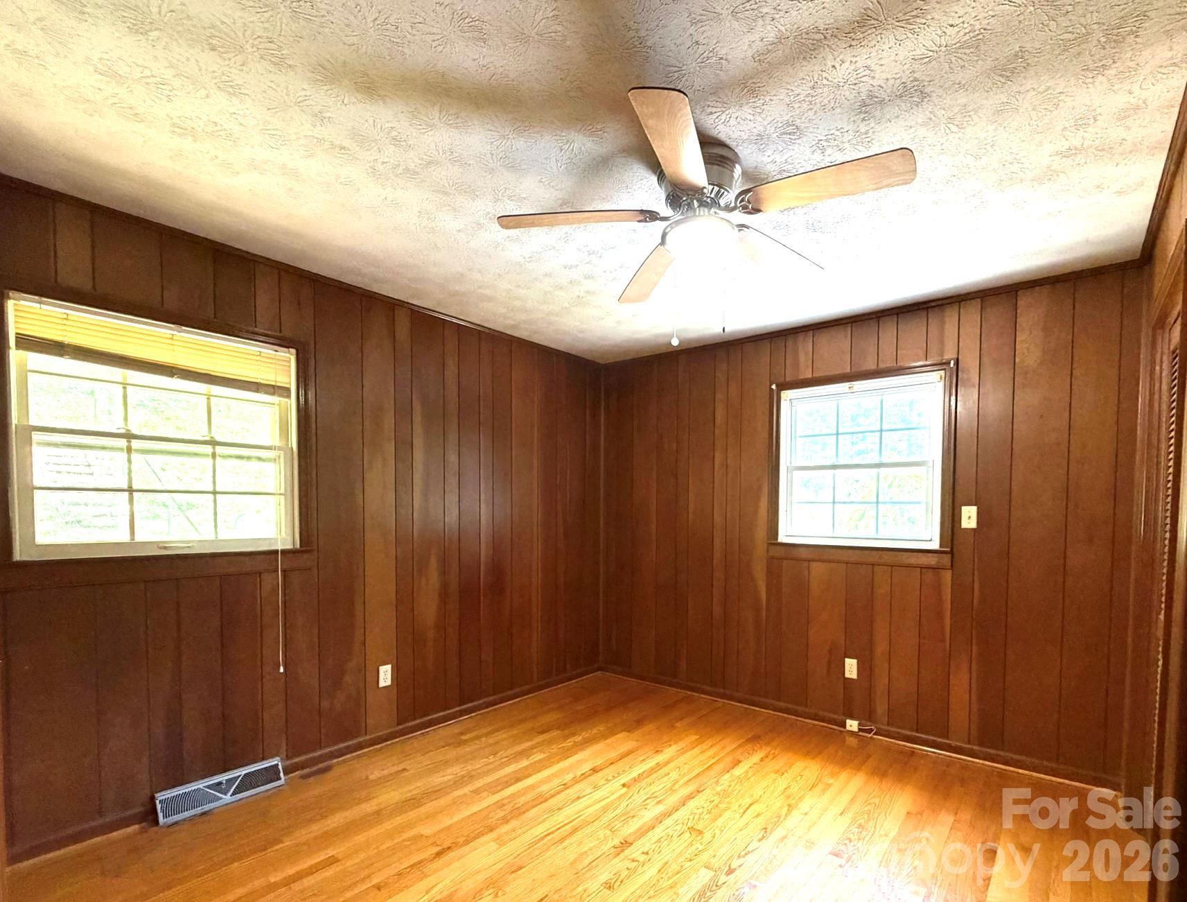 142 Avondale Road — Asheville