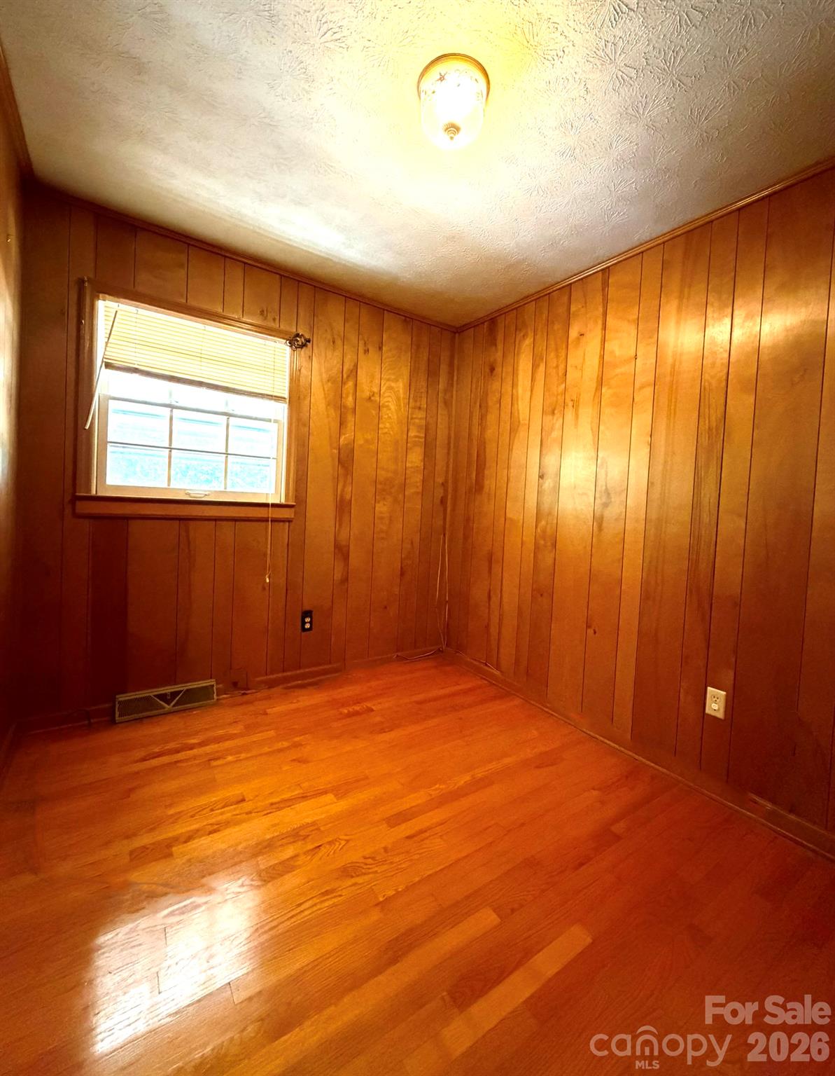 142 Avondale Road — Asheville