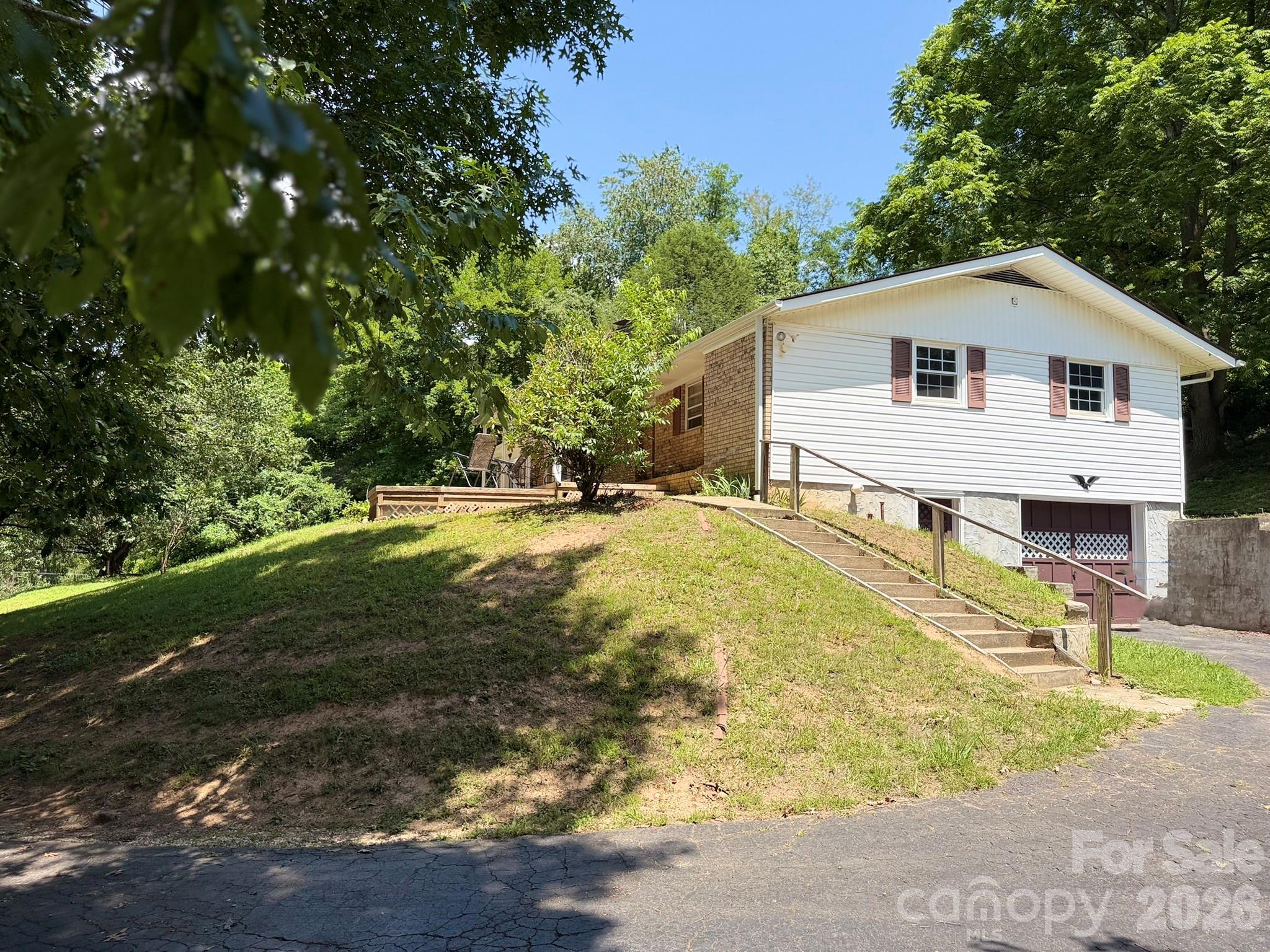 142 Avondale Road — Asheville