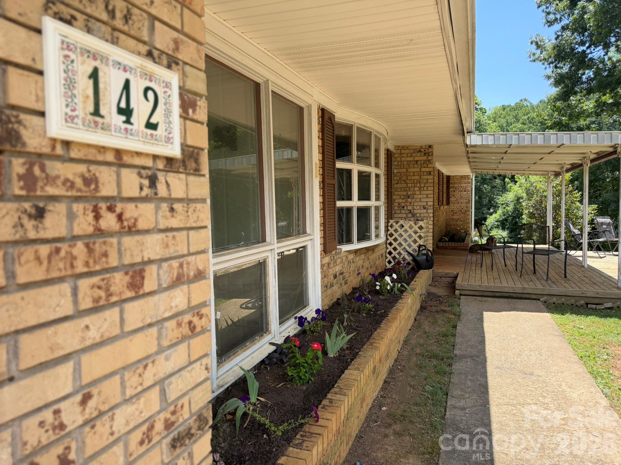 142 Avondale Road — Asheville