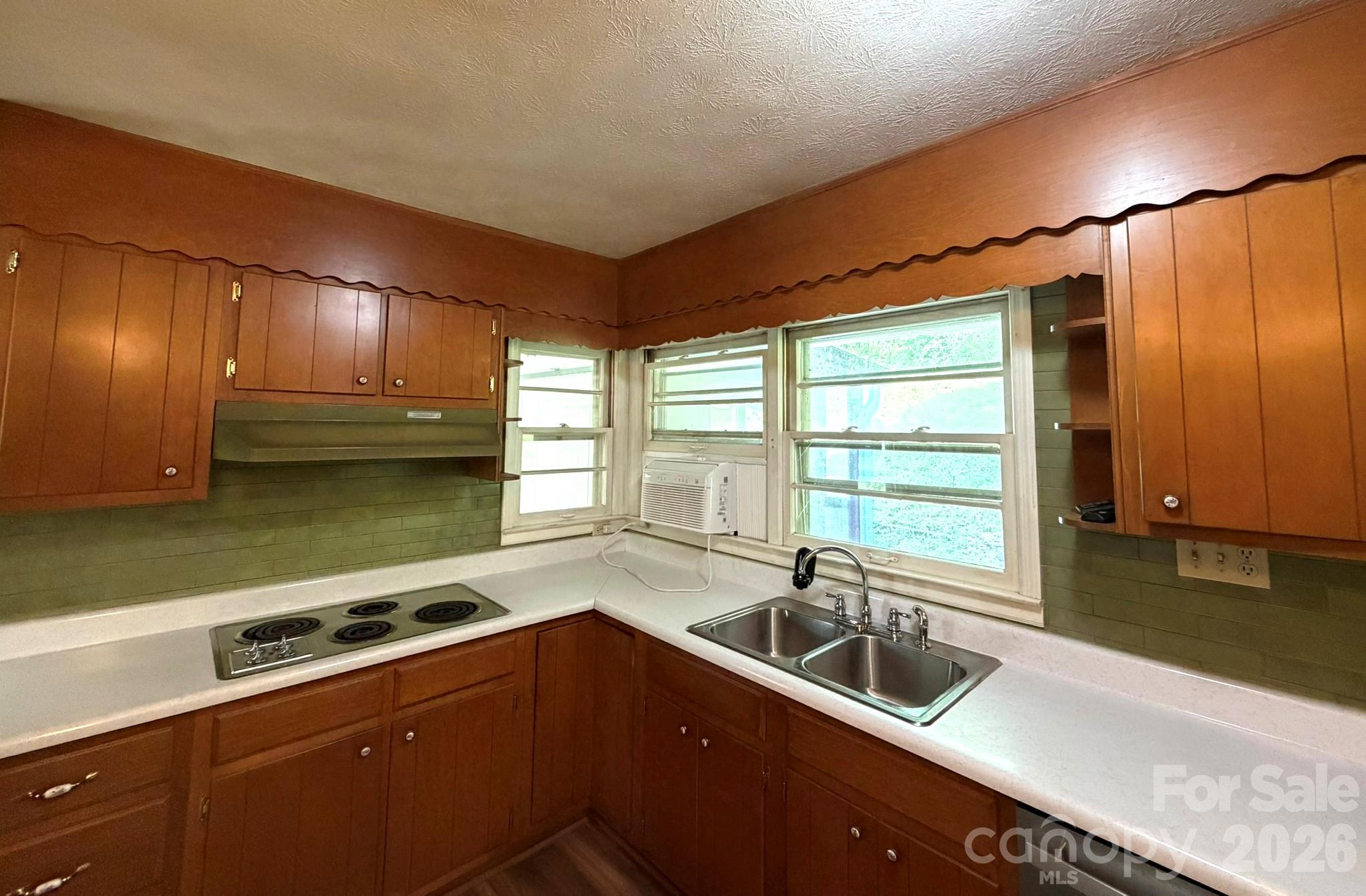142 Avondale Road — Asheville
