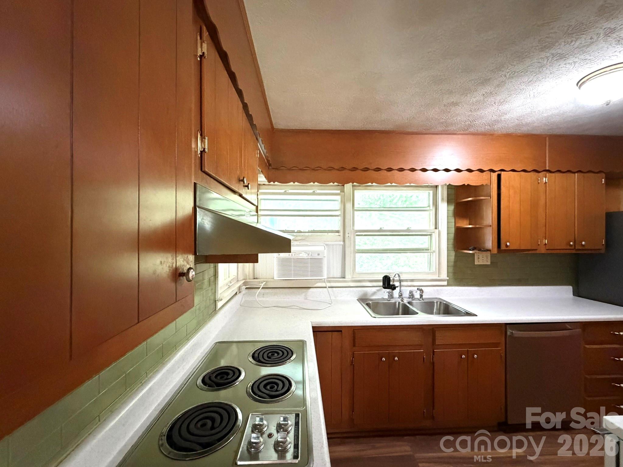 142 Avondale Road — Asheville
