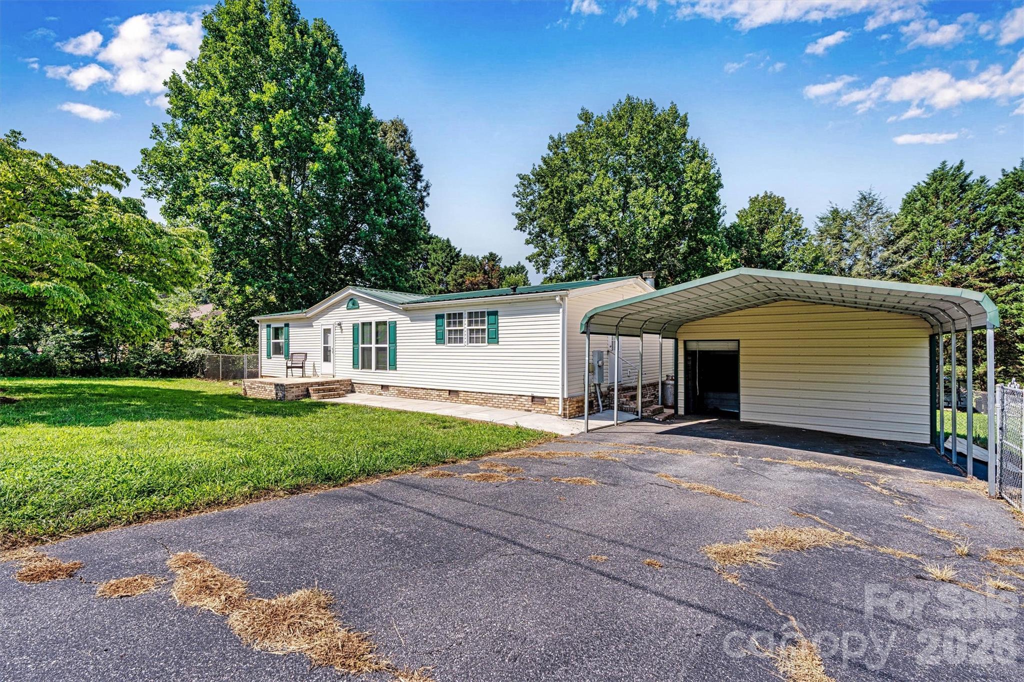 5135 36th Street Drive NE — Hickory