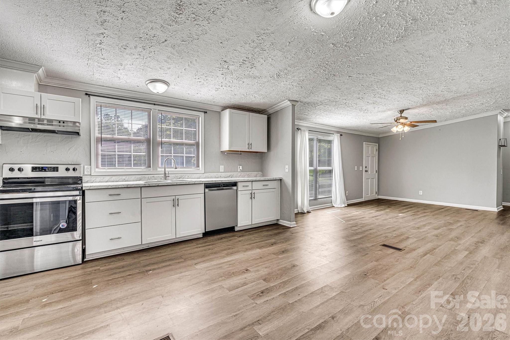 5135 36th Street Drive NE — Hickory