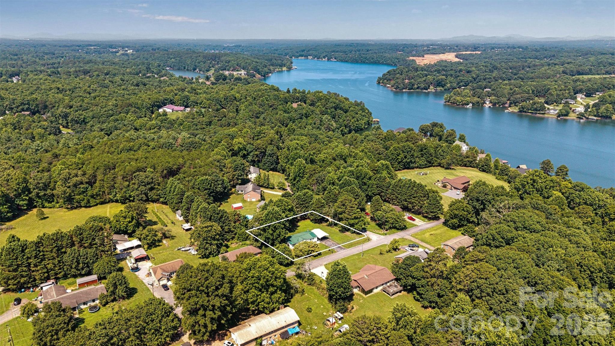 5135 36th Street Drive NE — Hickory