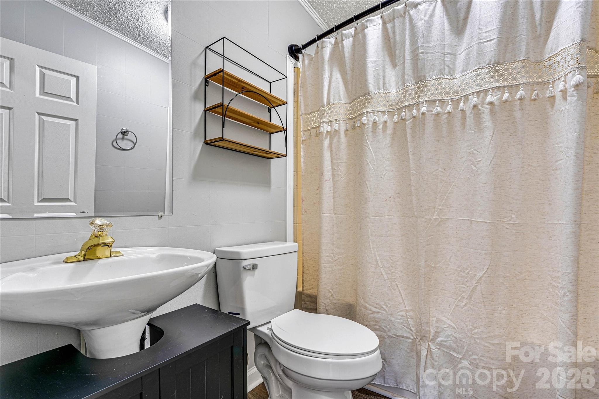 5135 36th Street Drive NE — Hickory