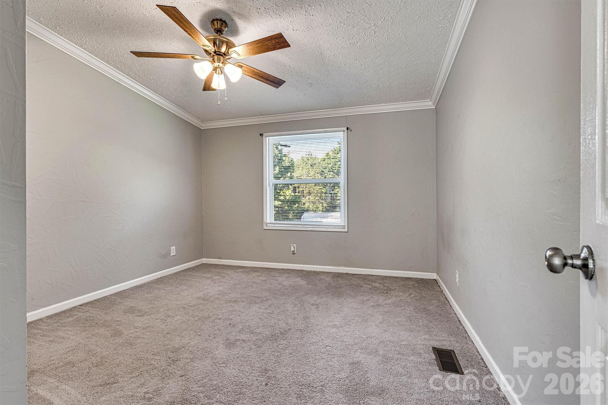 5135 36th Street Drive NE — Hickory
