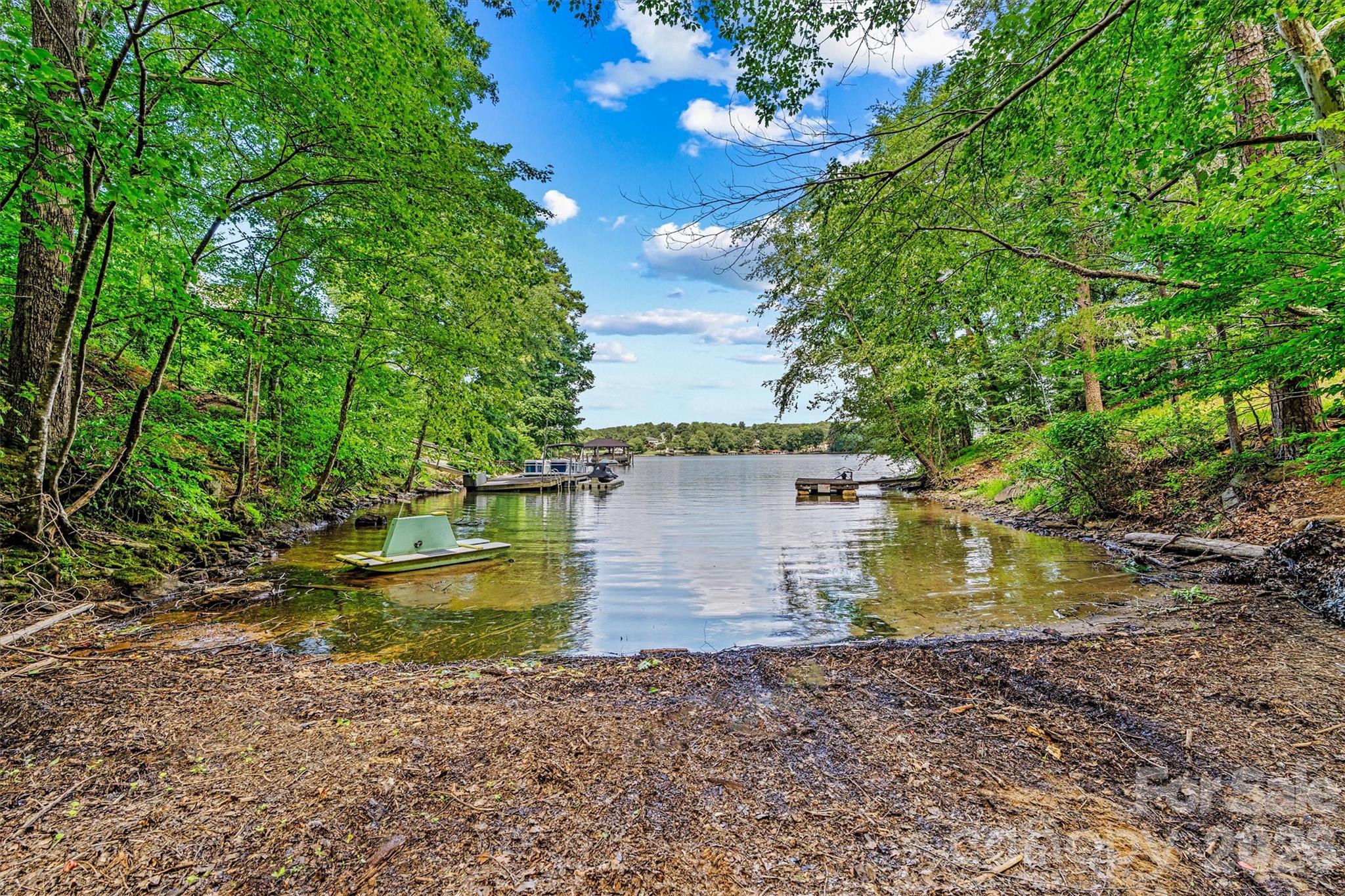 5135 36th Street Drive NE — Hickory