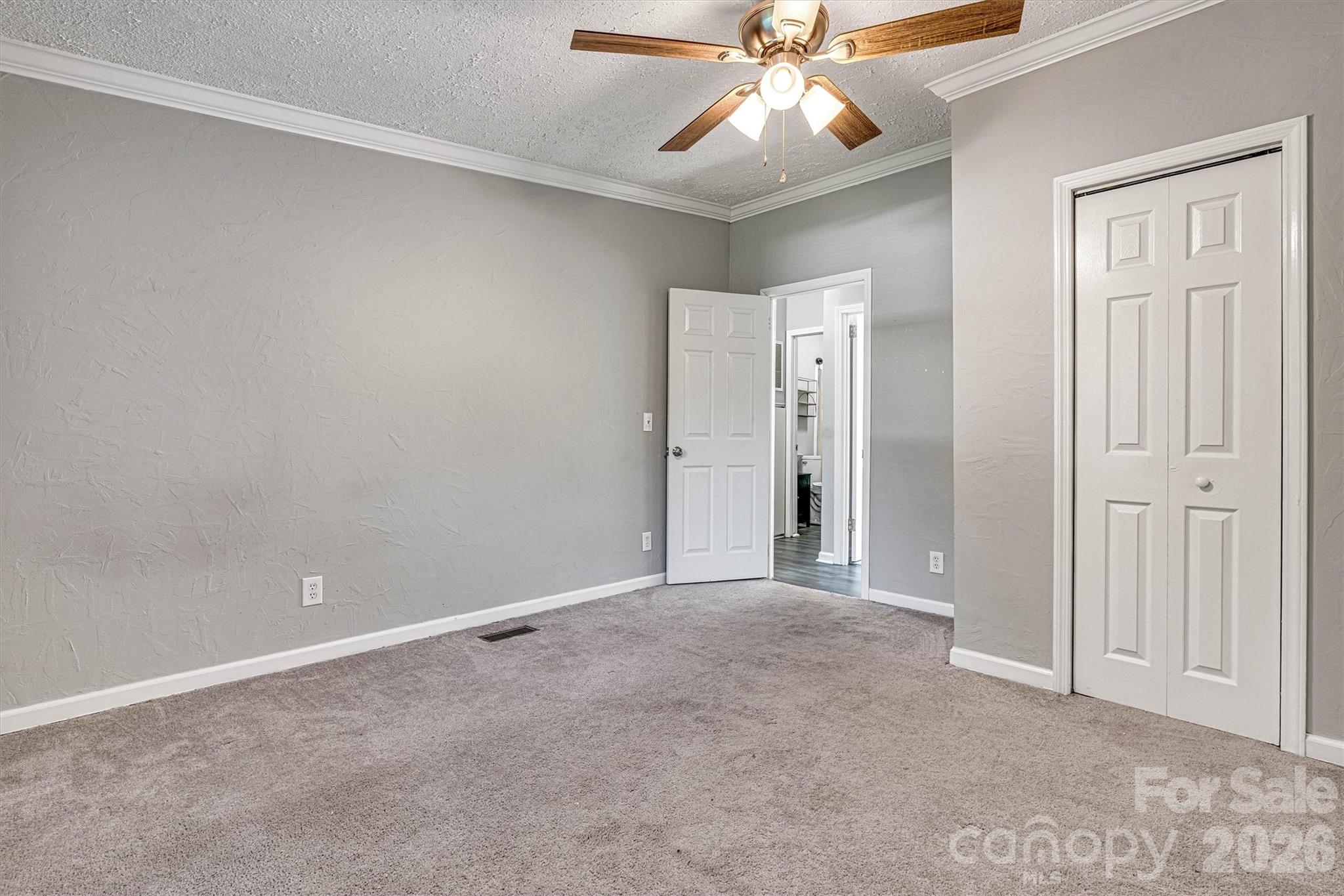 5135 36th Street Drive NE — Hickory