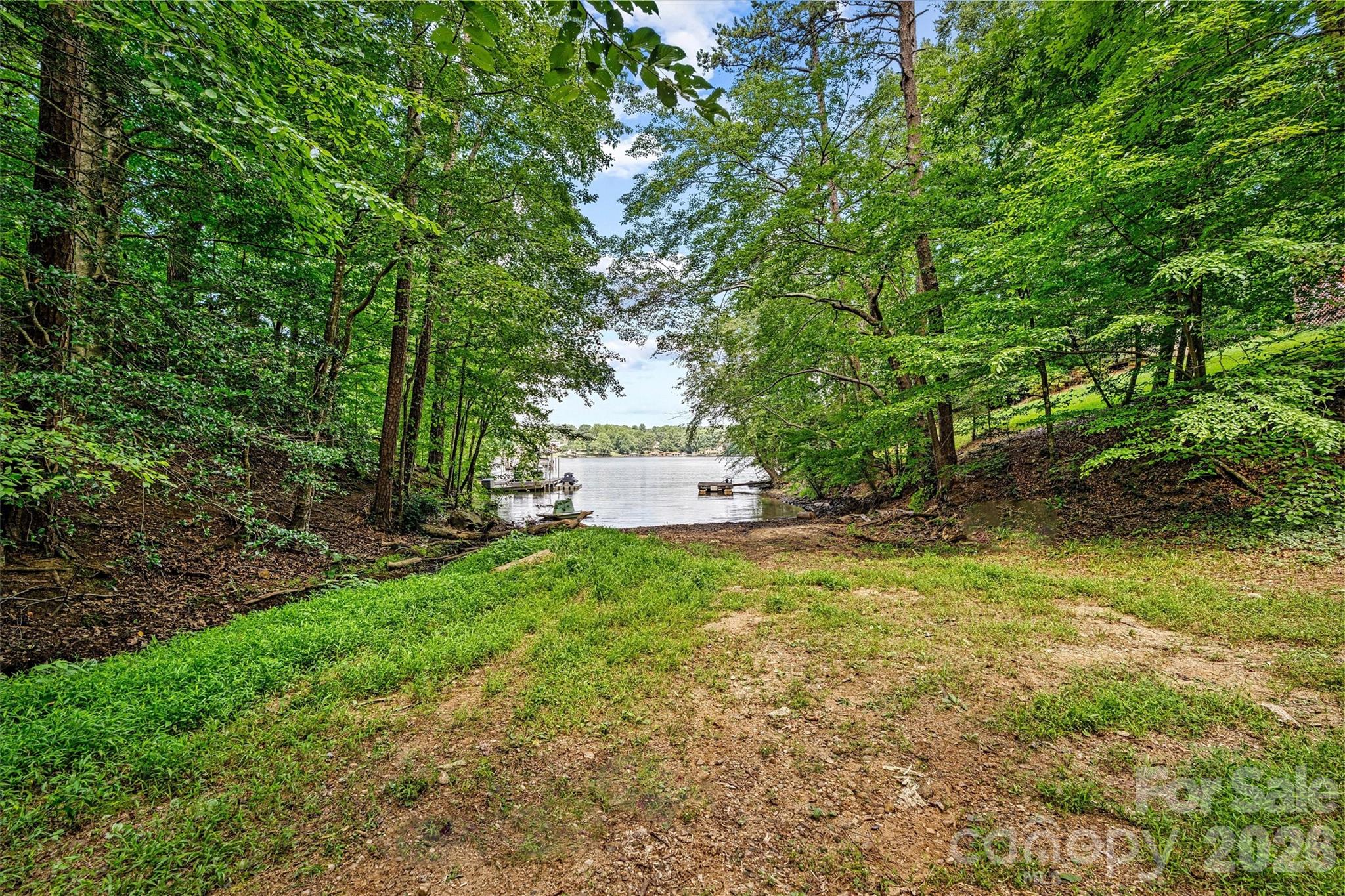 5135 36th Street Drive NE — Hickory