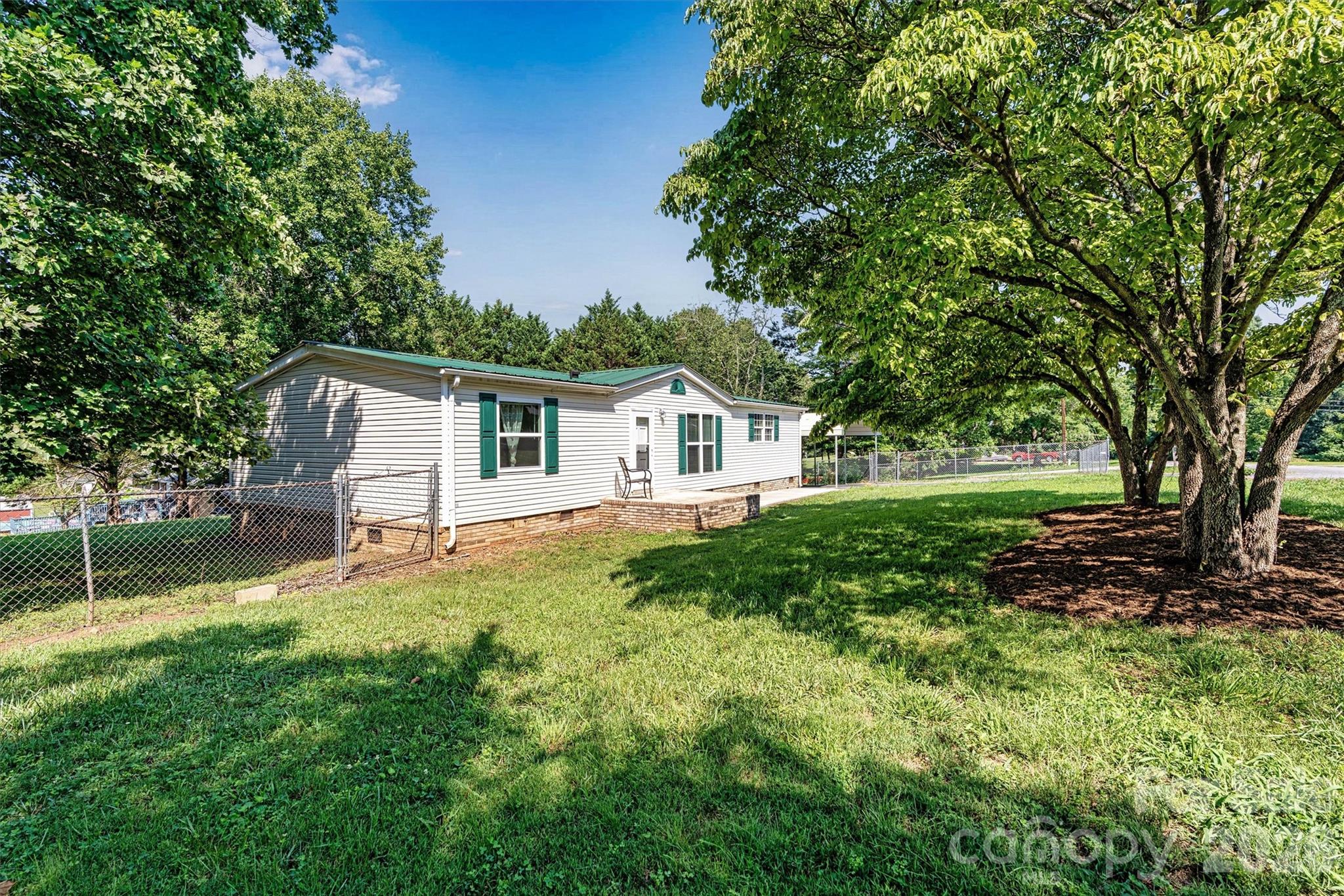 5135 36th Street Drive NE — Hickory