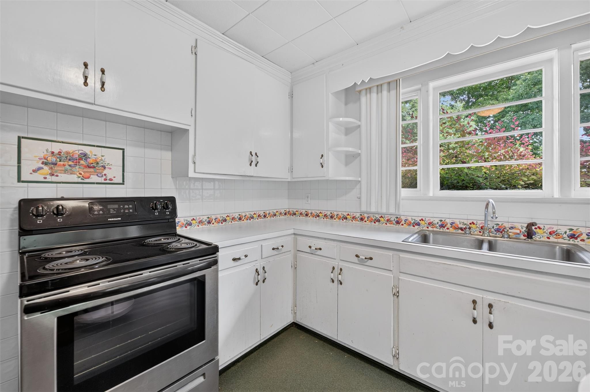 311 33rd Street Drive SE — Hickory