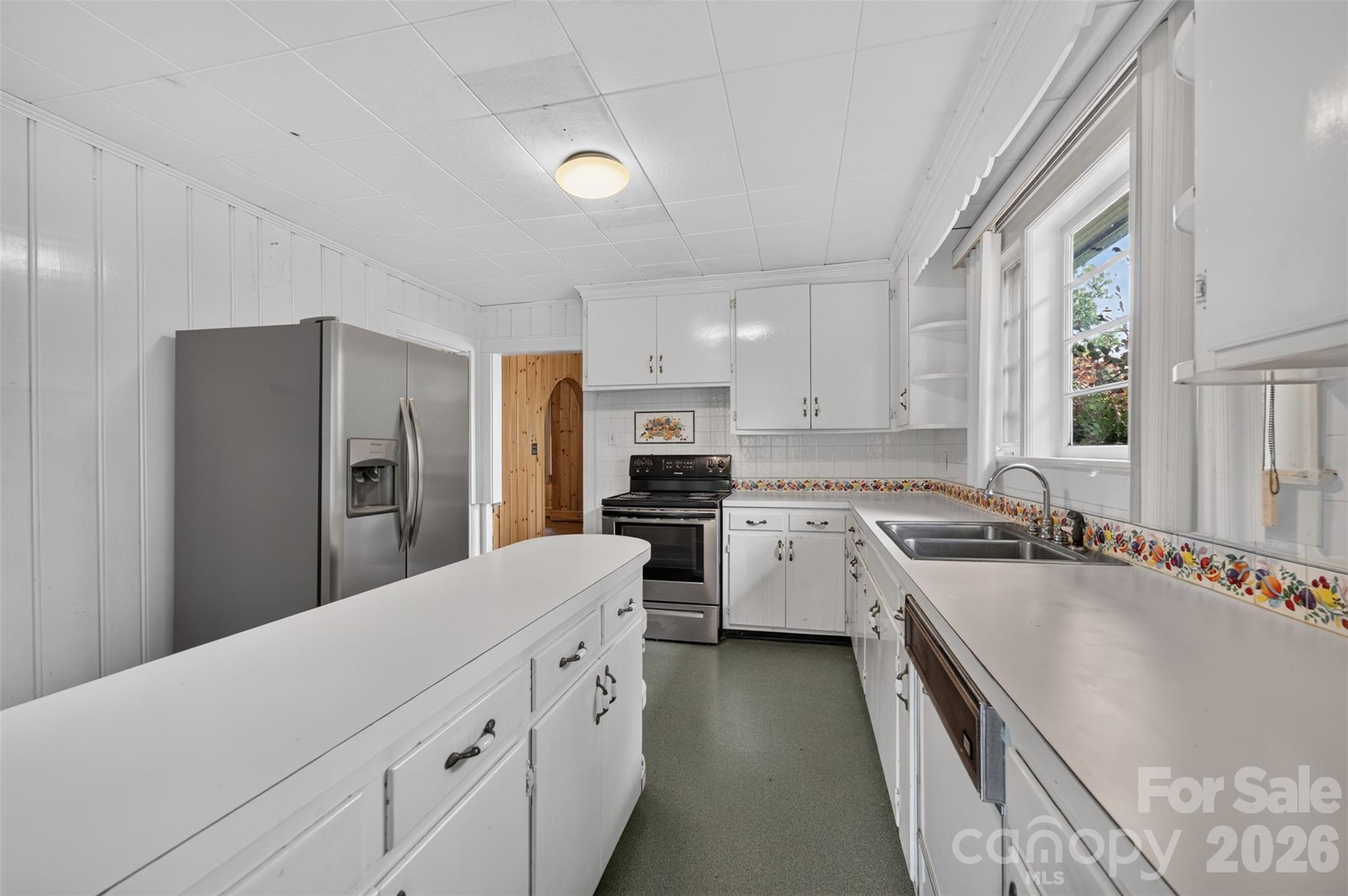 311 33rd Street Drive SE — Hickory