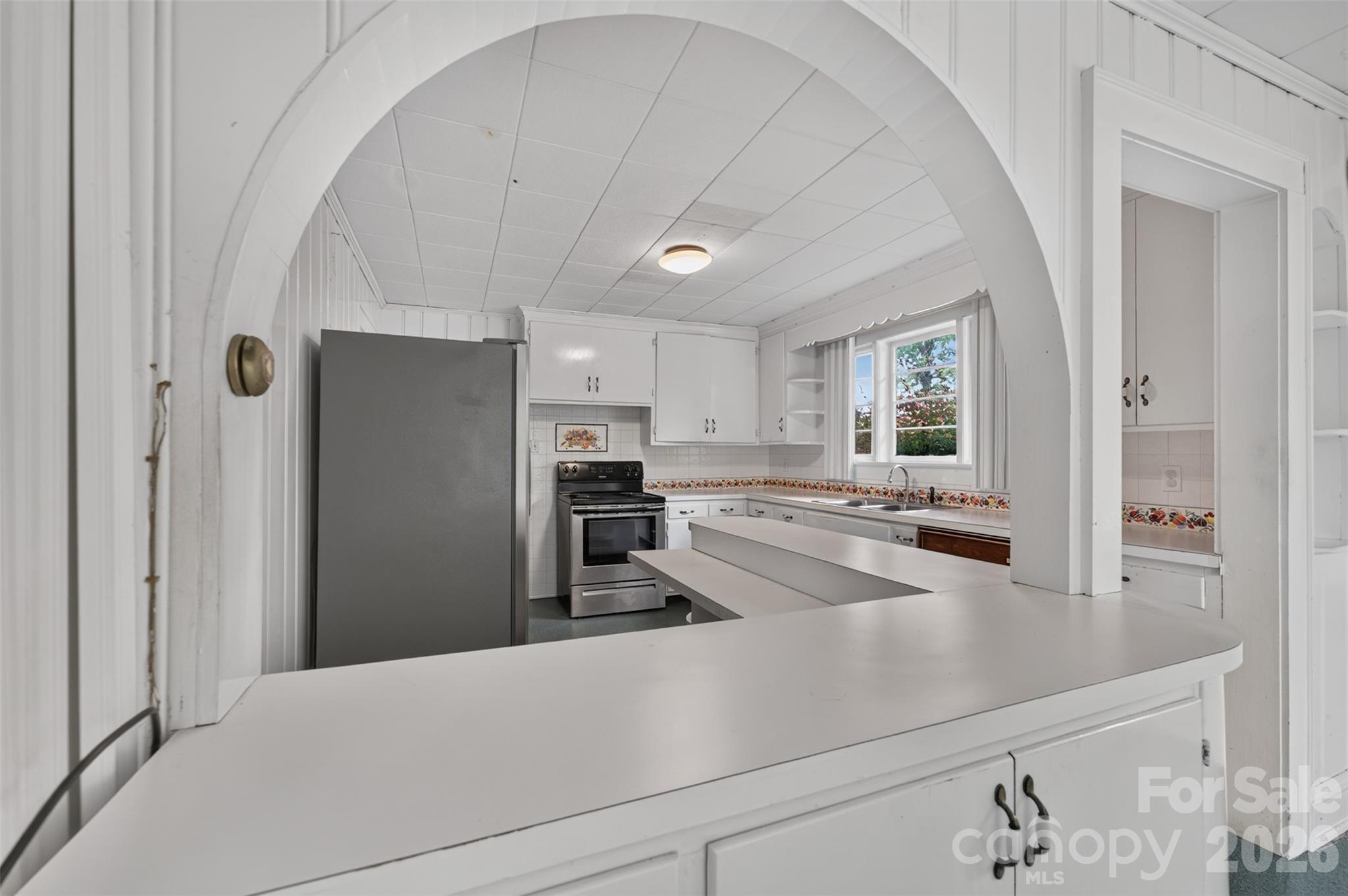 311 33rd Street Drive SE — Hickory