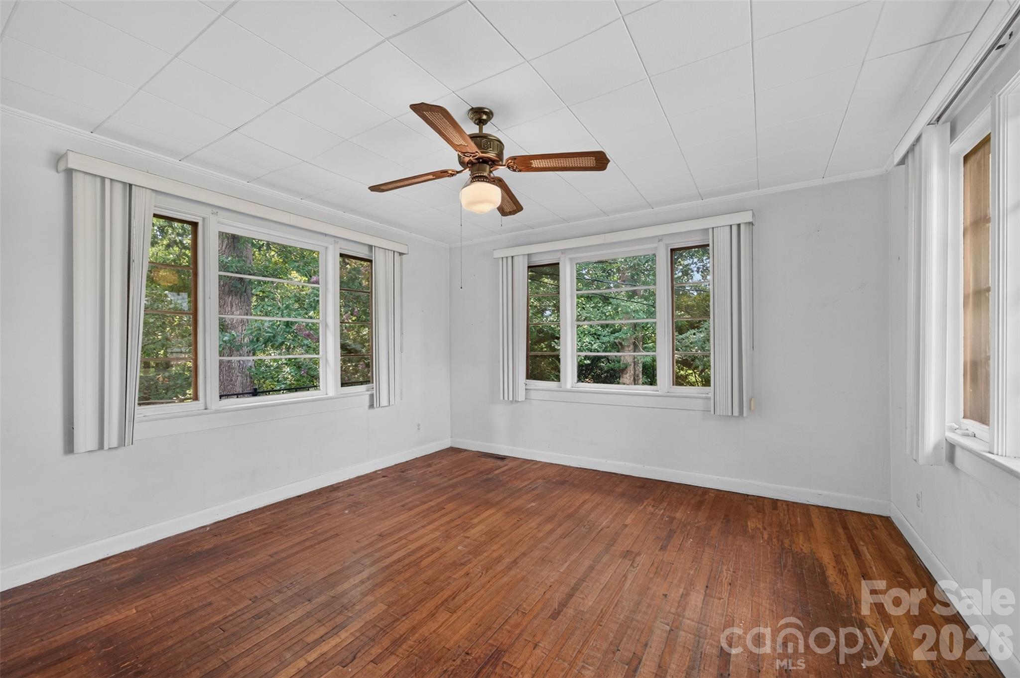 311 33rd Street Drive SE — Hickory