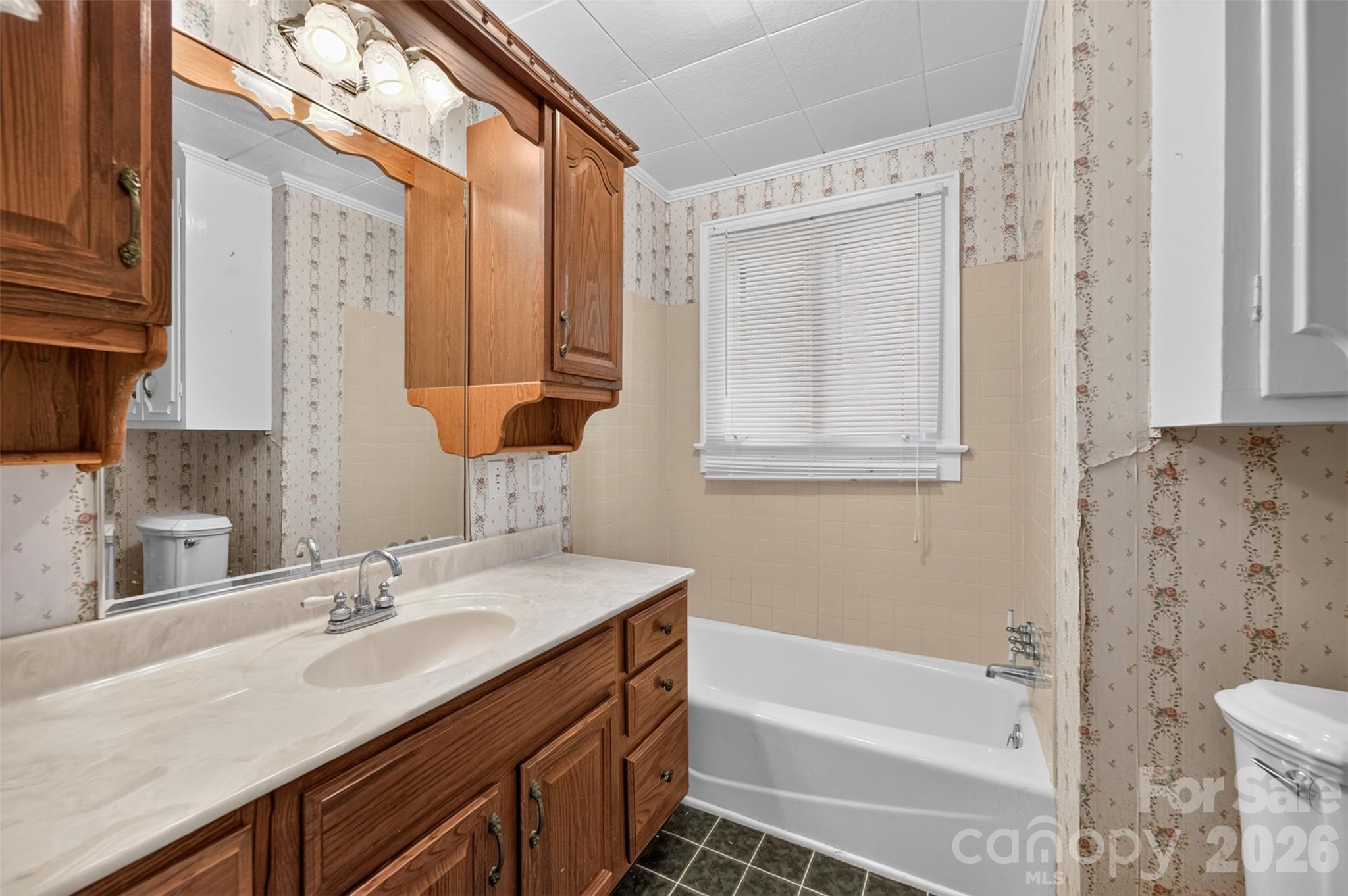 311 33rd Street Drive SE — Hickory