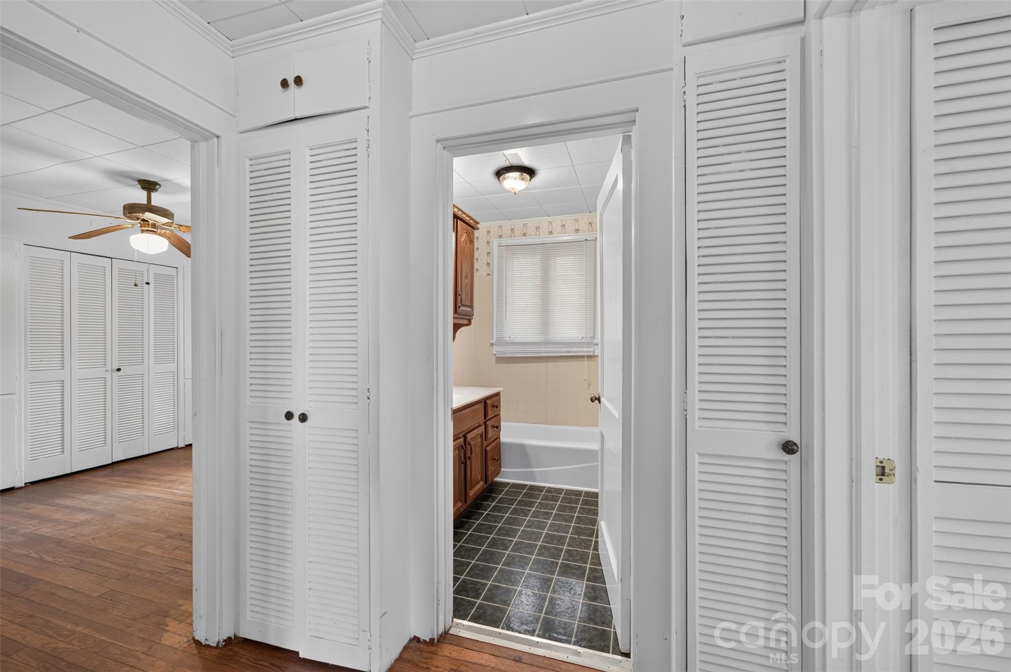 311 33rd Street Drive SE — Hickory