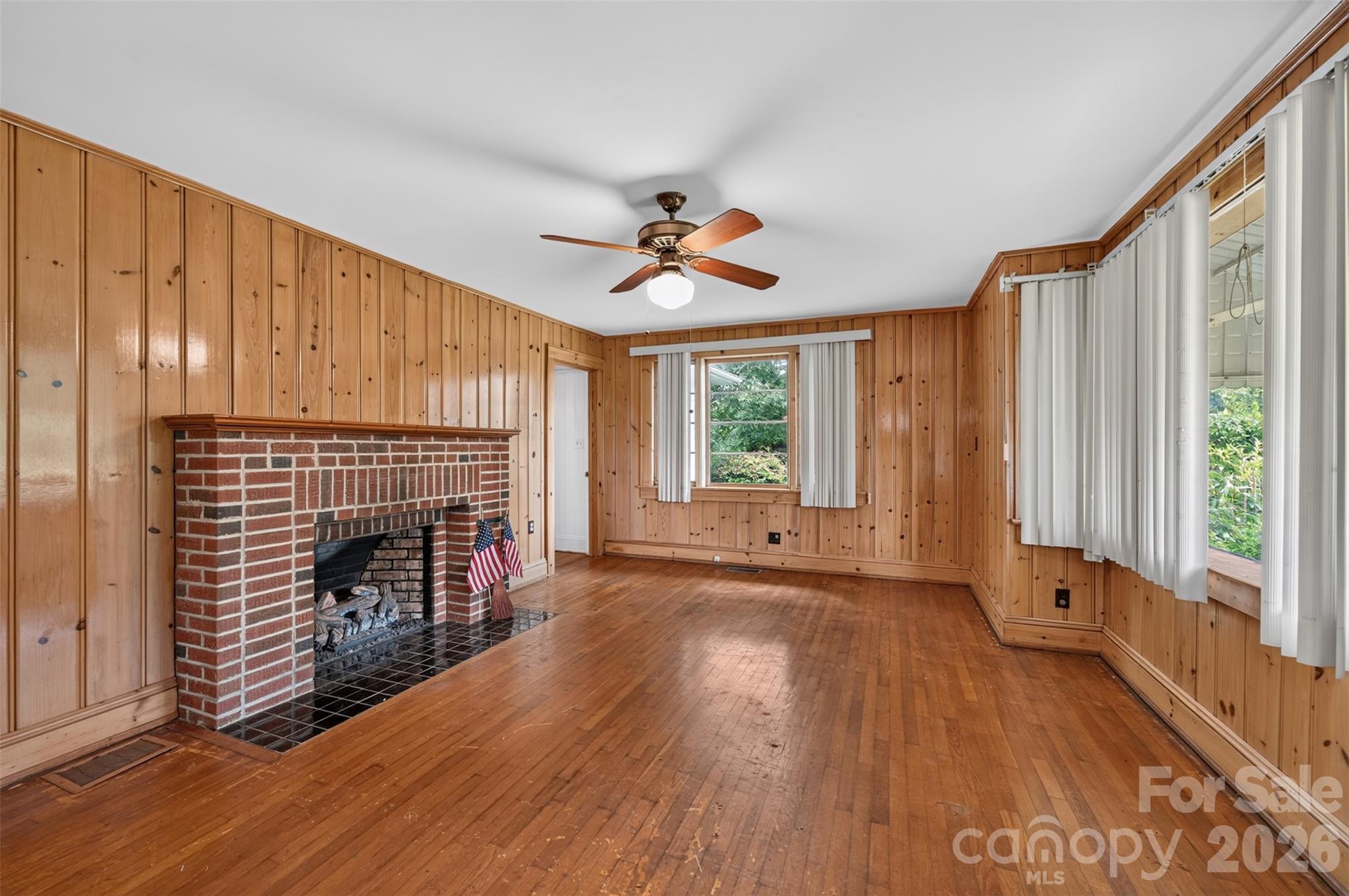 311 33rd Street Drive SE — Hickory