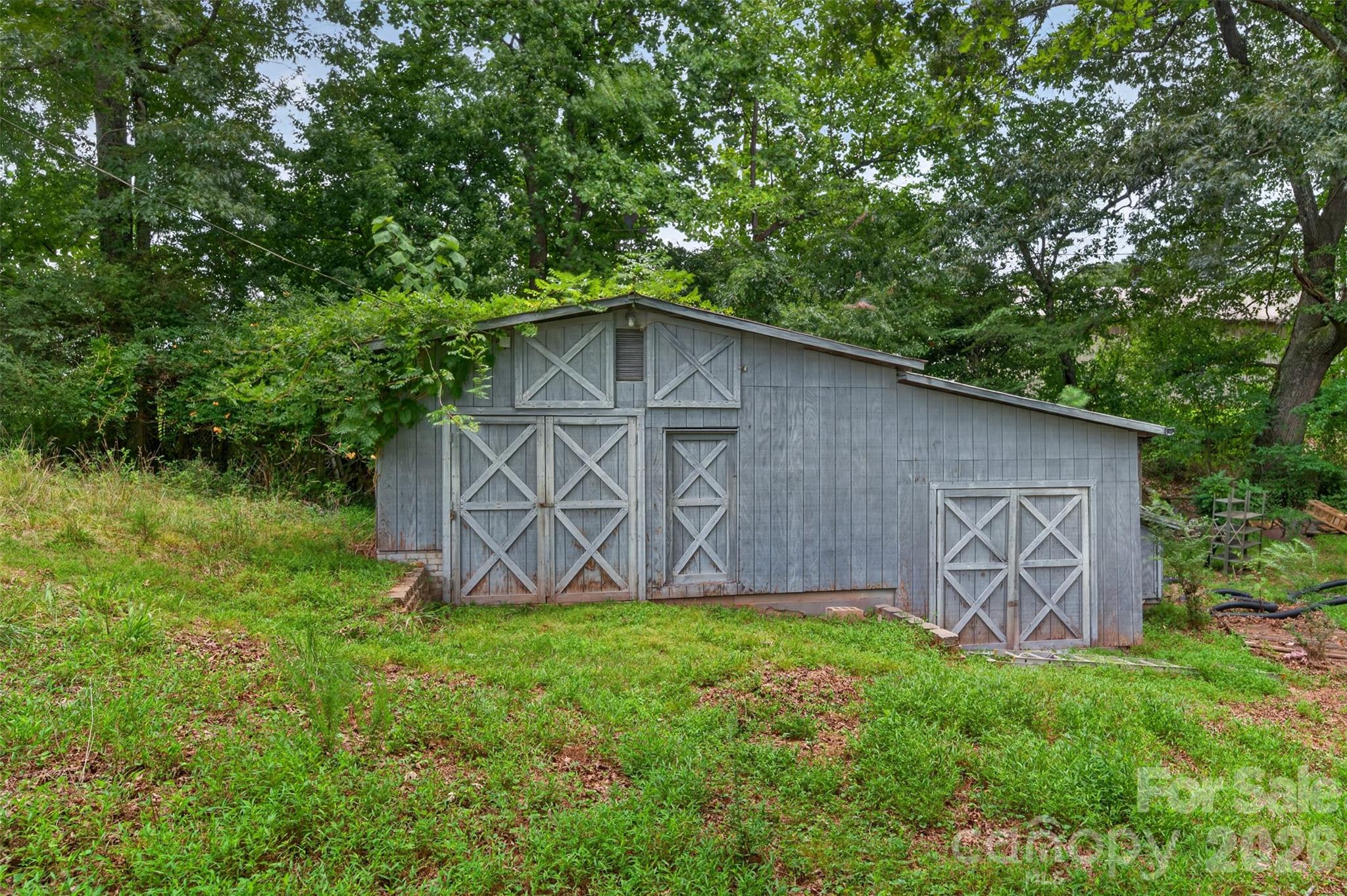 311 33rd Street Drive SE — Hickory