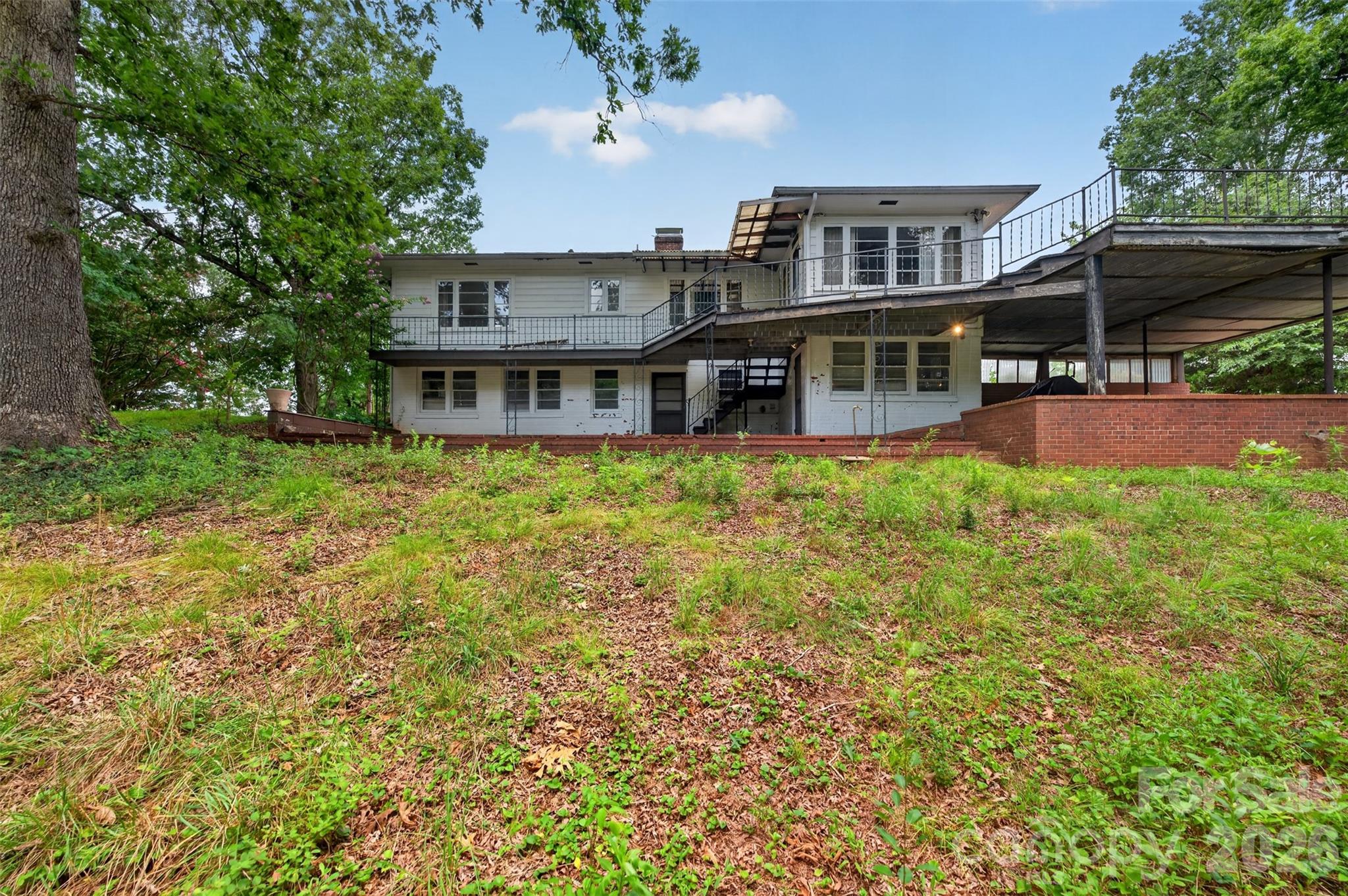 311 33rd Street Drive SE — Hickory