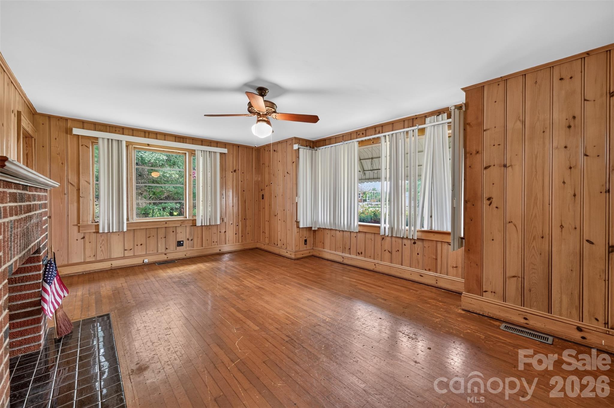 311 33rd Street Drive SE — Hickory