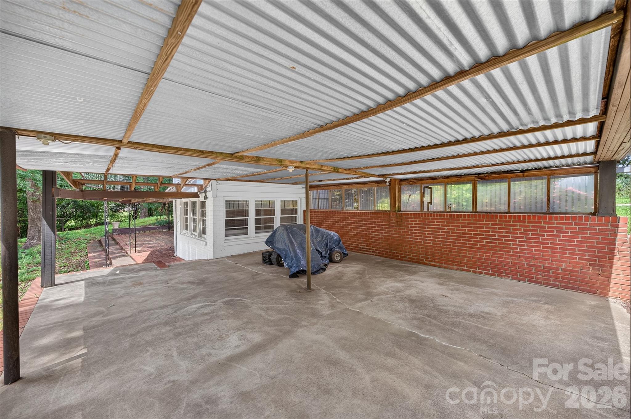 311 33rd Street Drive SE — Hickory