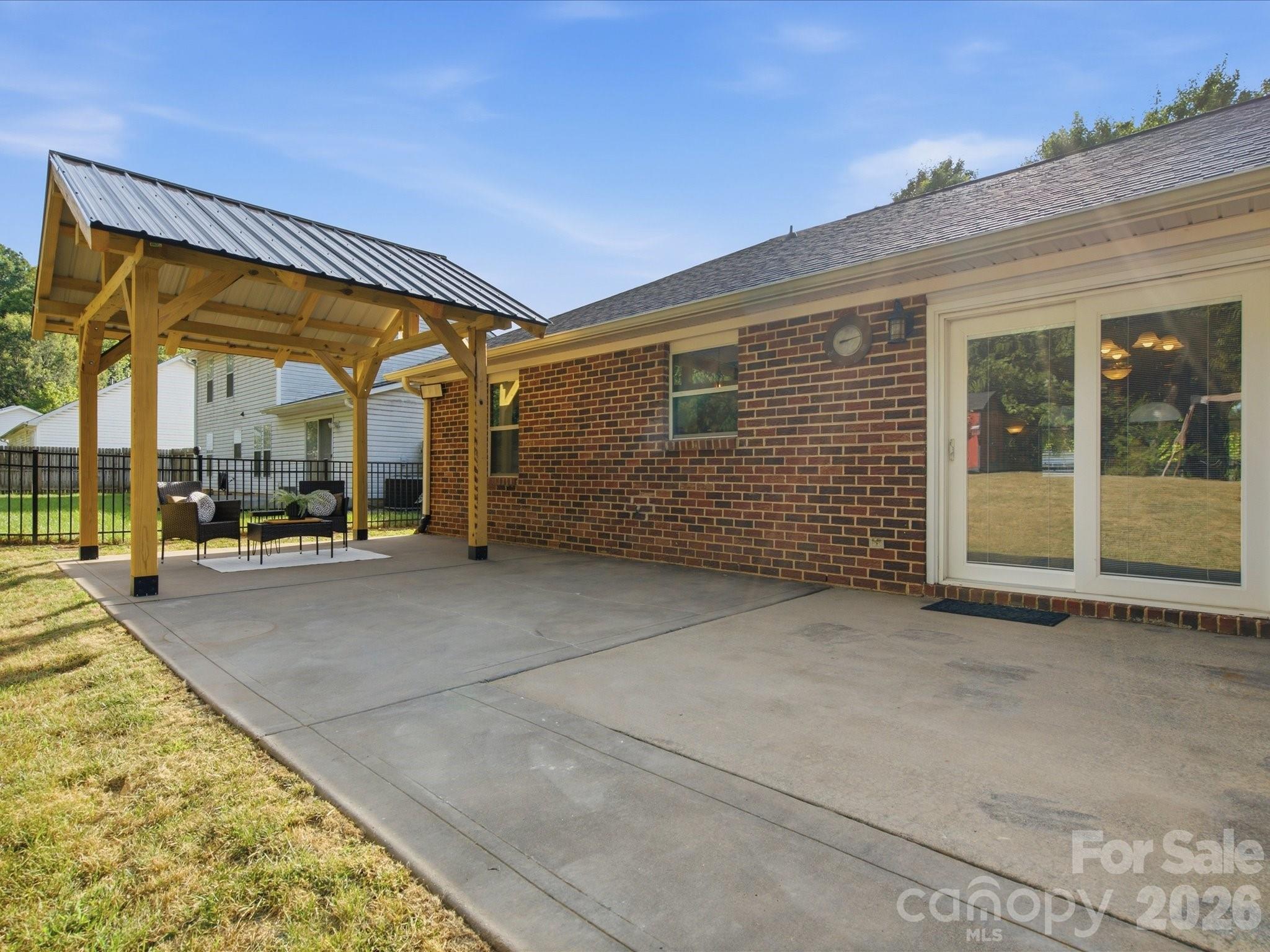 127 W Bank Drive — Charlotte