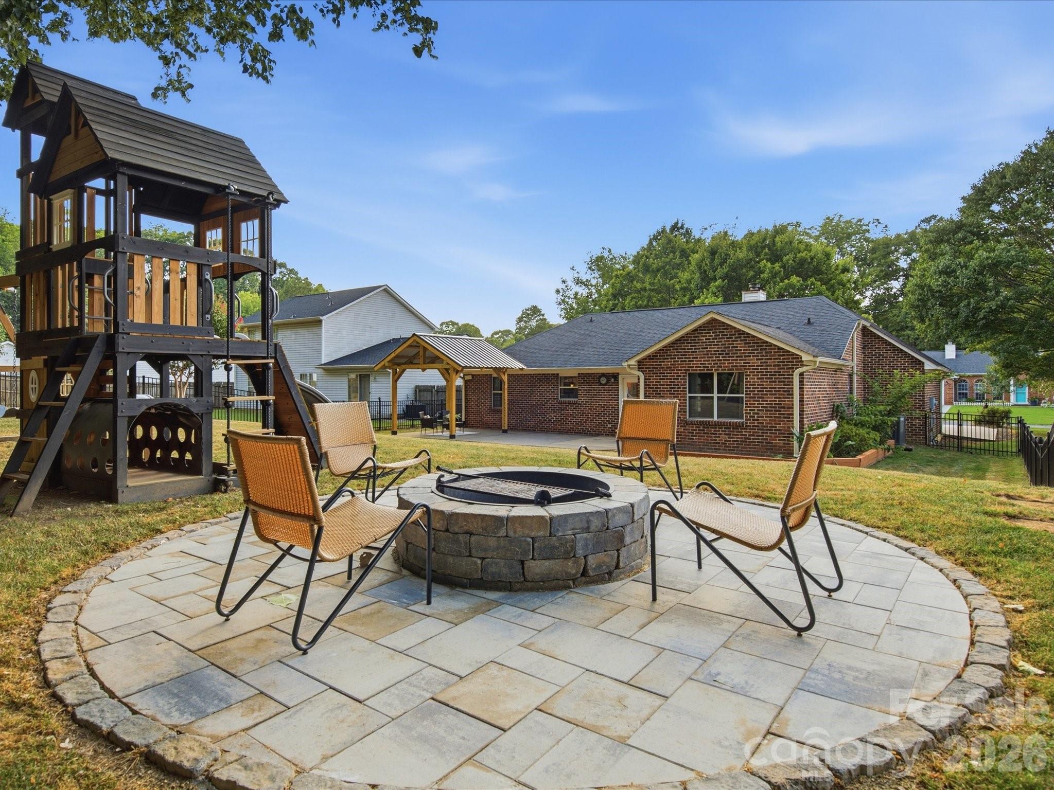 127 W Bank Drive — Charlotte