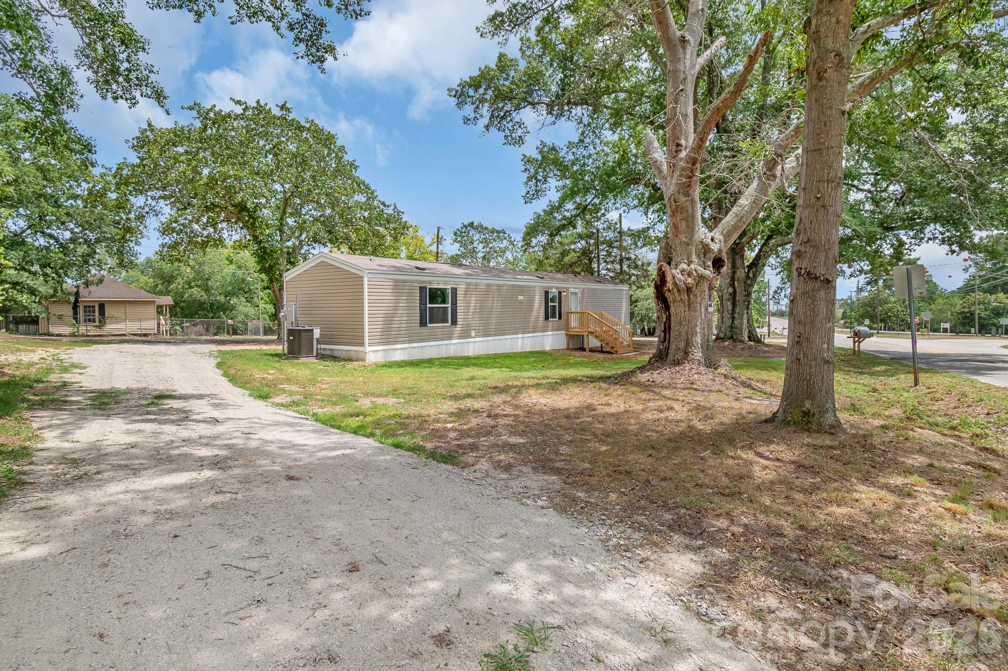 7627 Kershaw Camden Highway — Kershaw