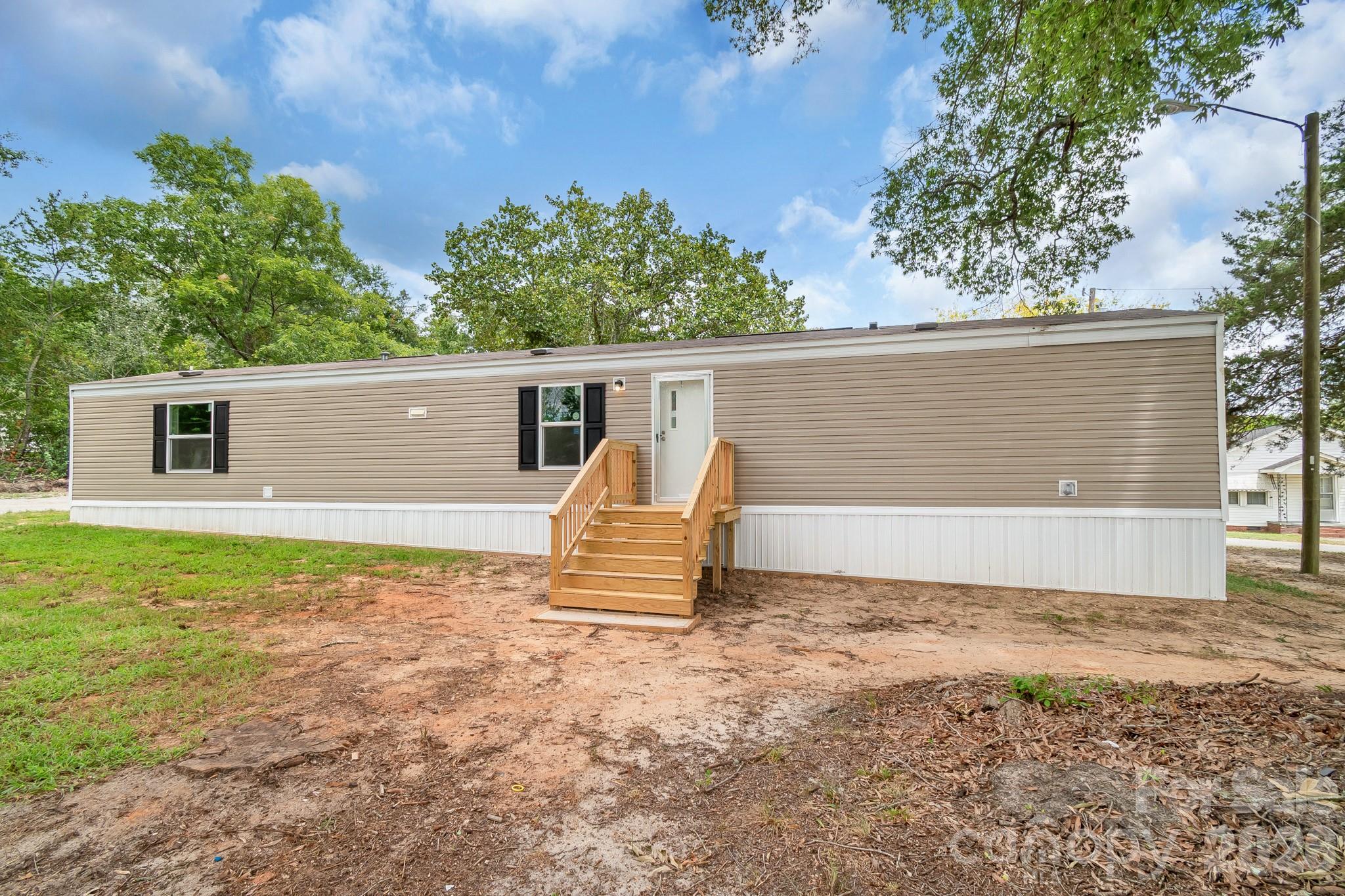 7627 Kershaw Camden Highway — Kershaw