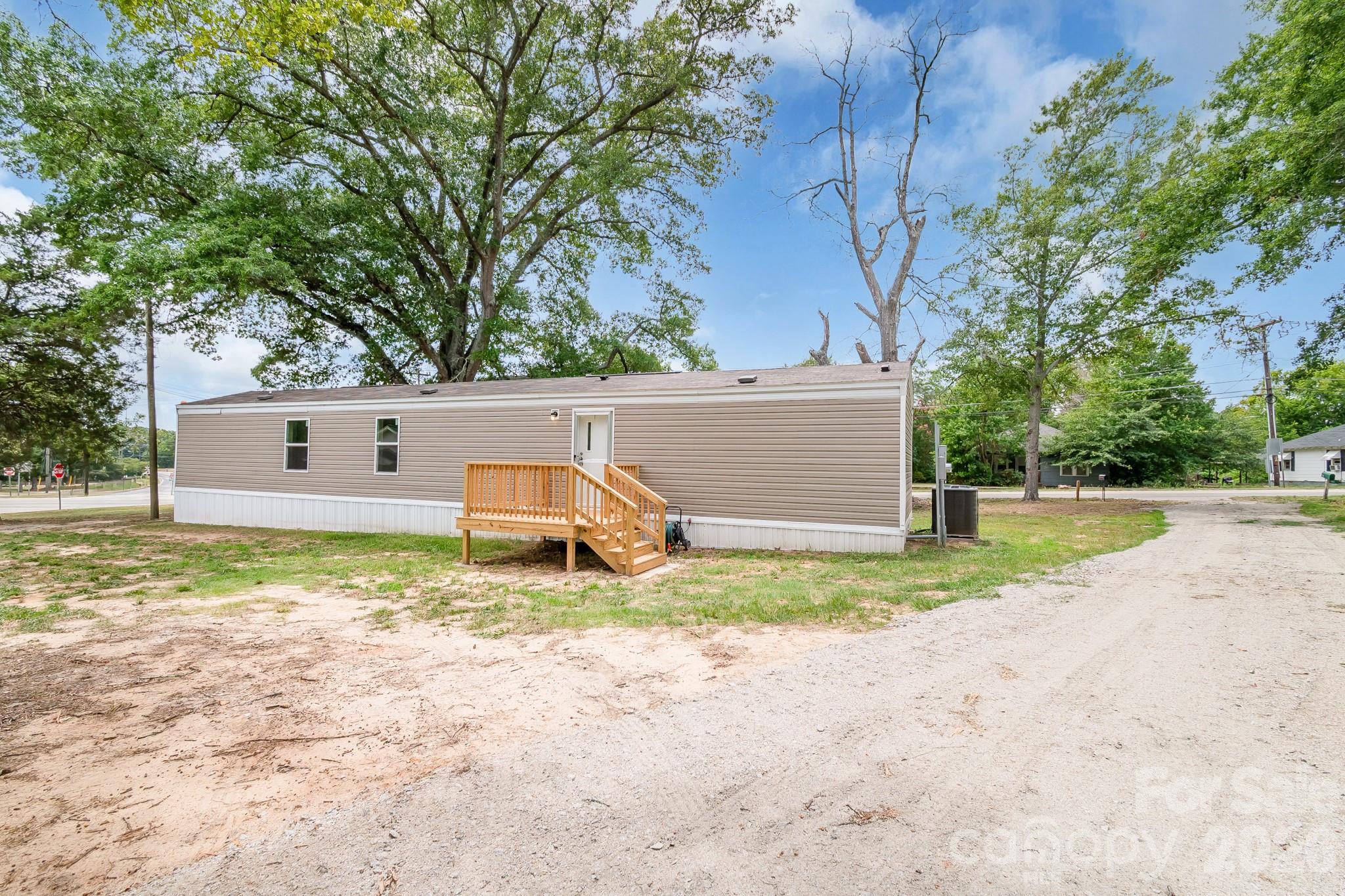 7627 Kershaw Camden Highway — Kershaw