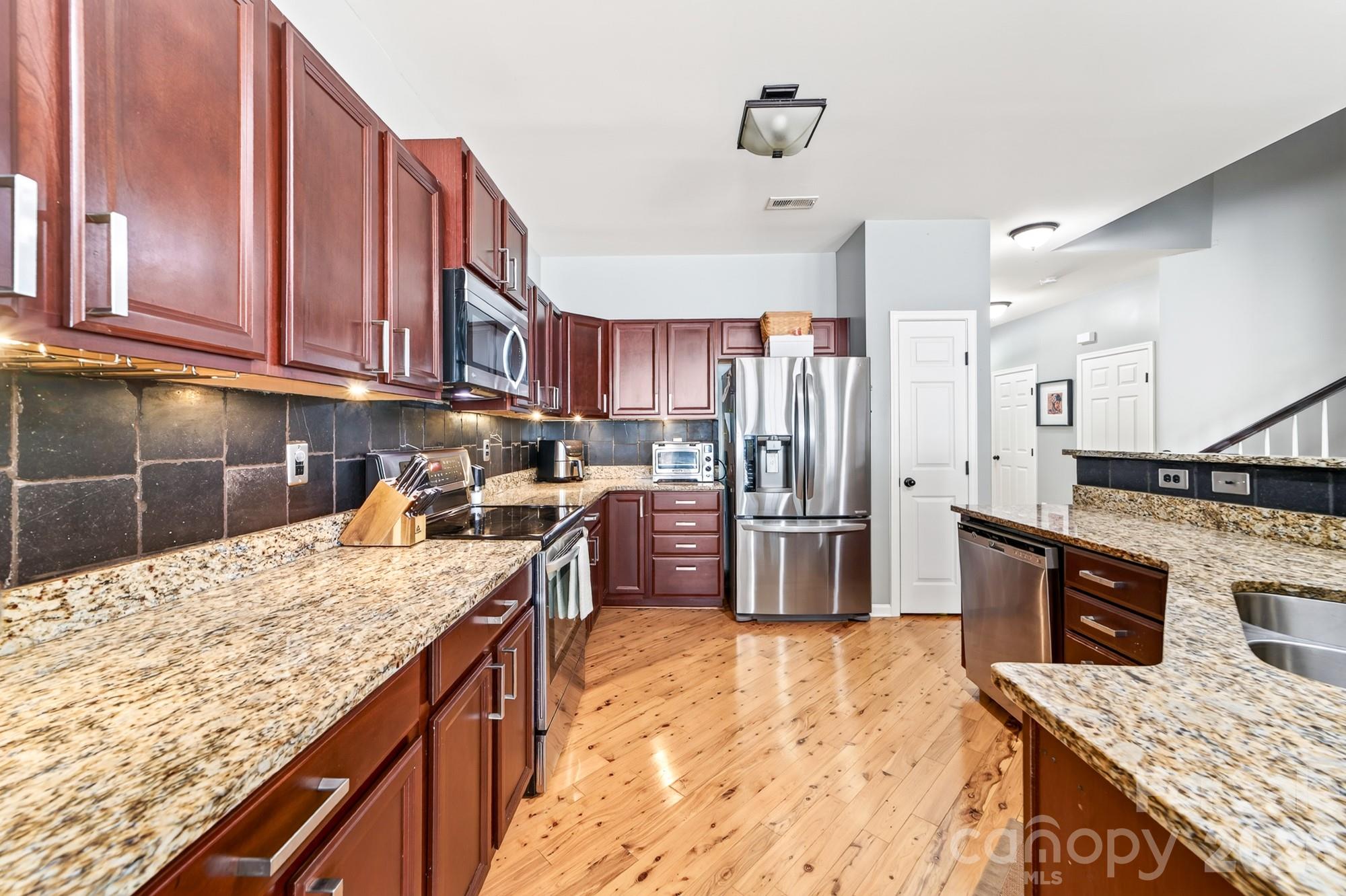 8261 Bridgegate Drive — Huntersville