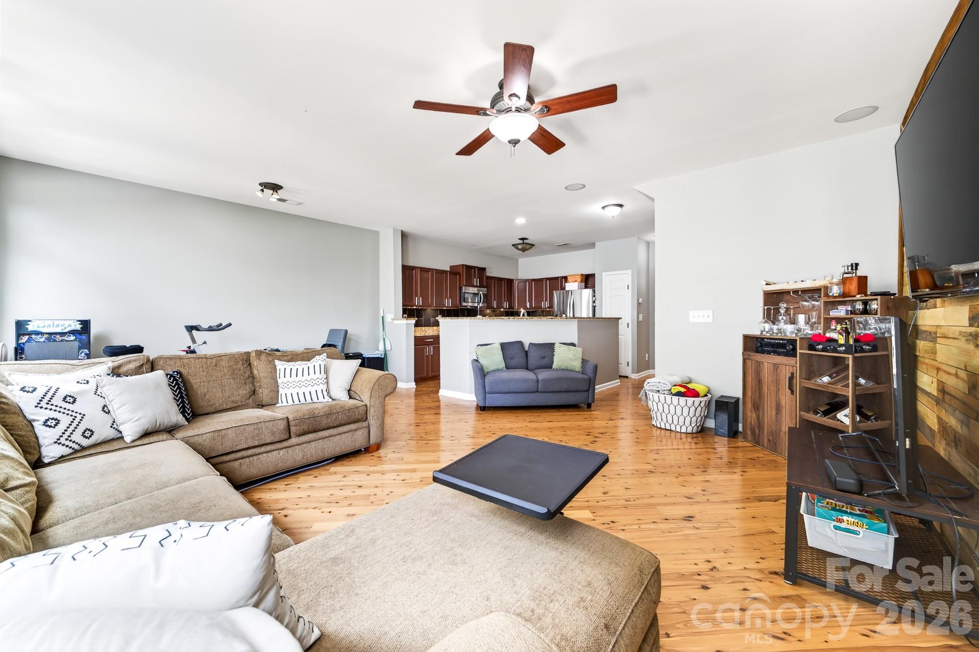 8261 Bridgegate Drive — Huntersville