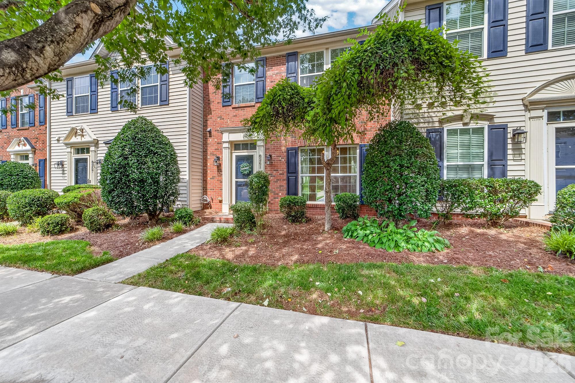 8261 Bridgegate Drive — Huntersville