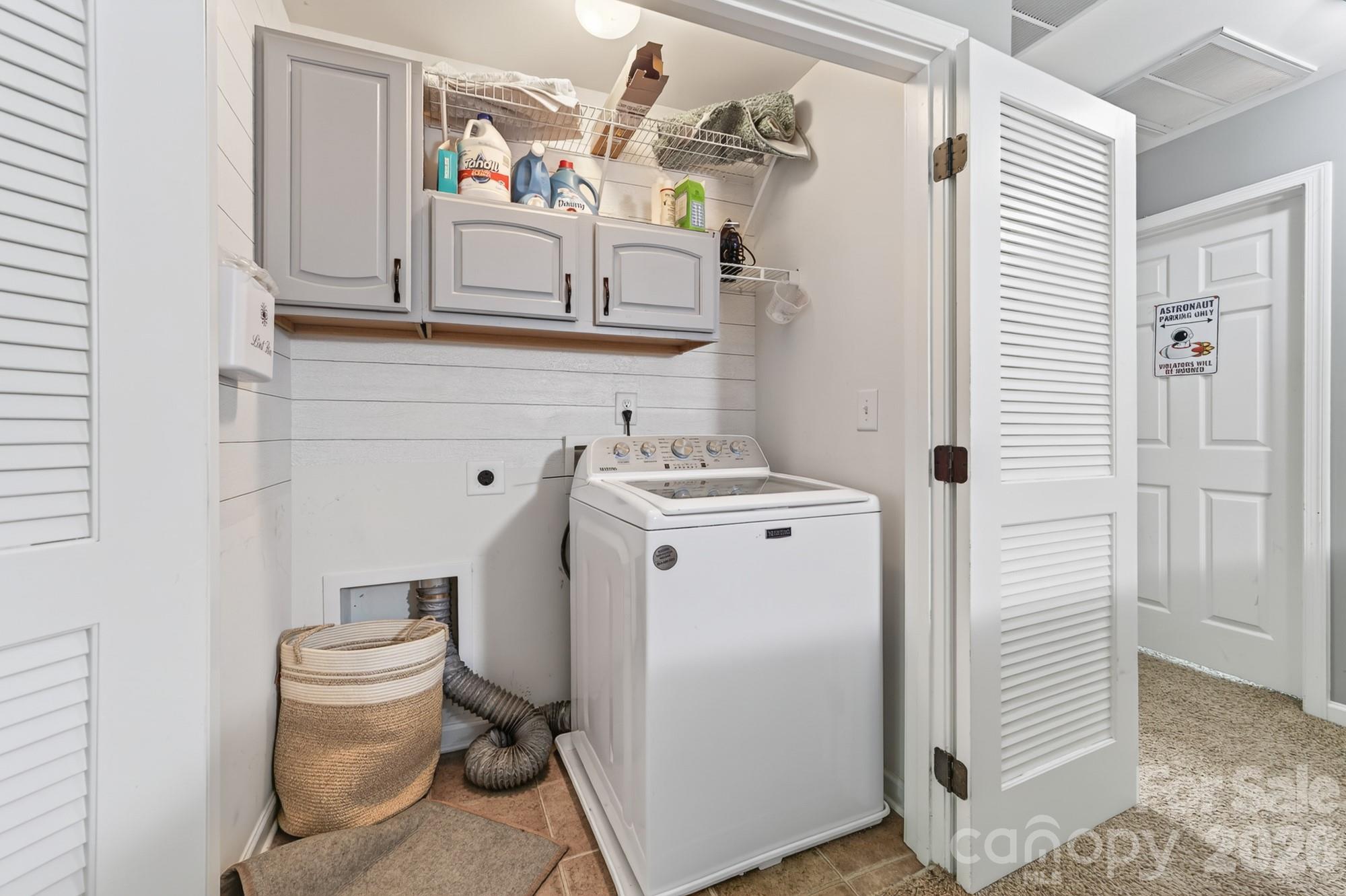 8261 Bridgegate Drive — Huntersville