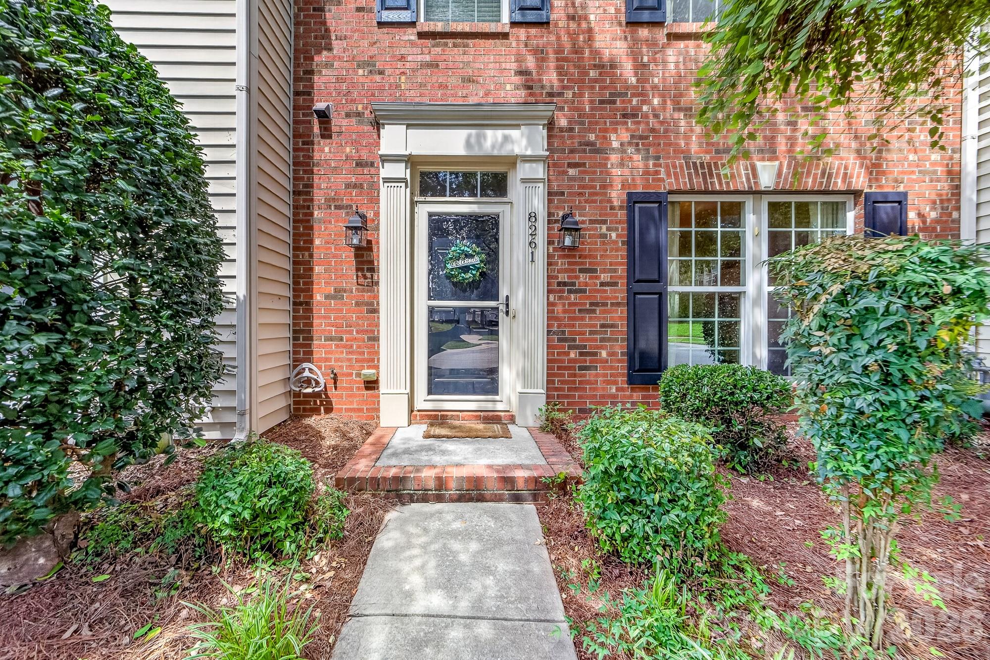 8261 Bridgegate Drive — Huntersville