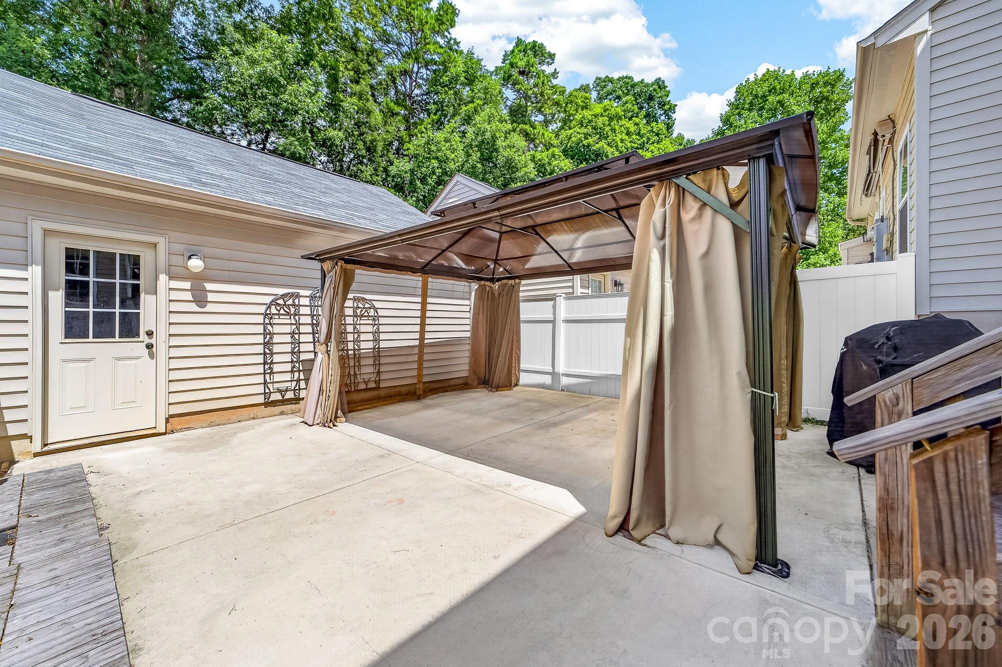 8261 Bridgegate Drive — Huntersville