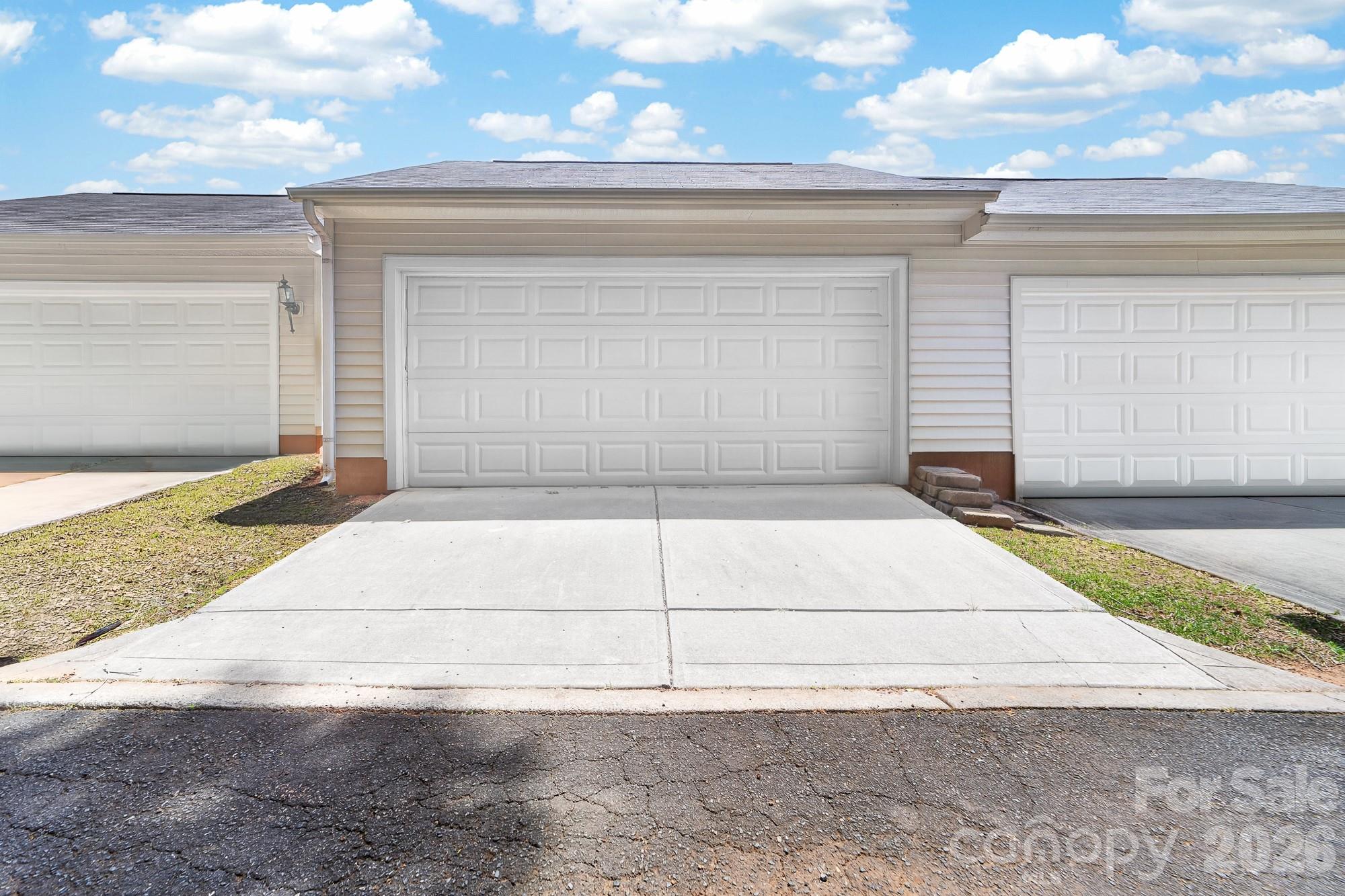 8261 Bridgegate Drive — Huntersville