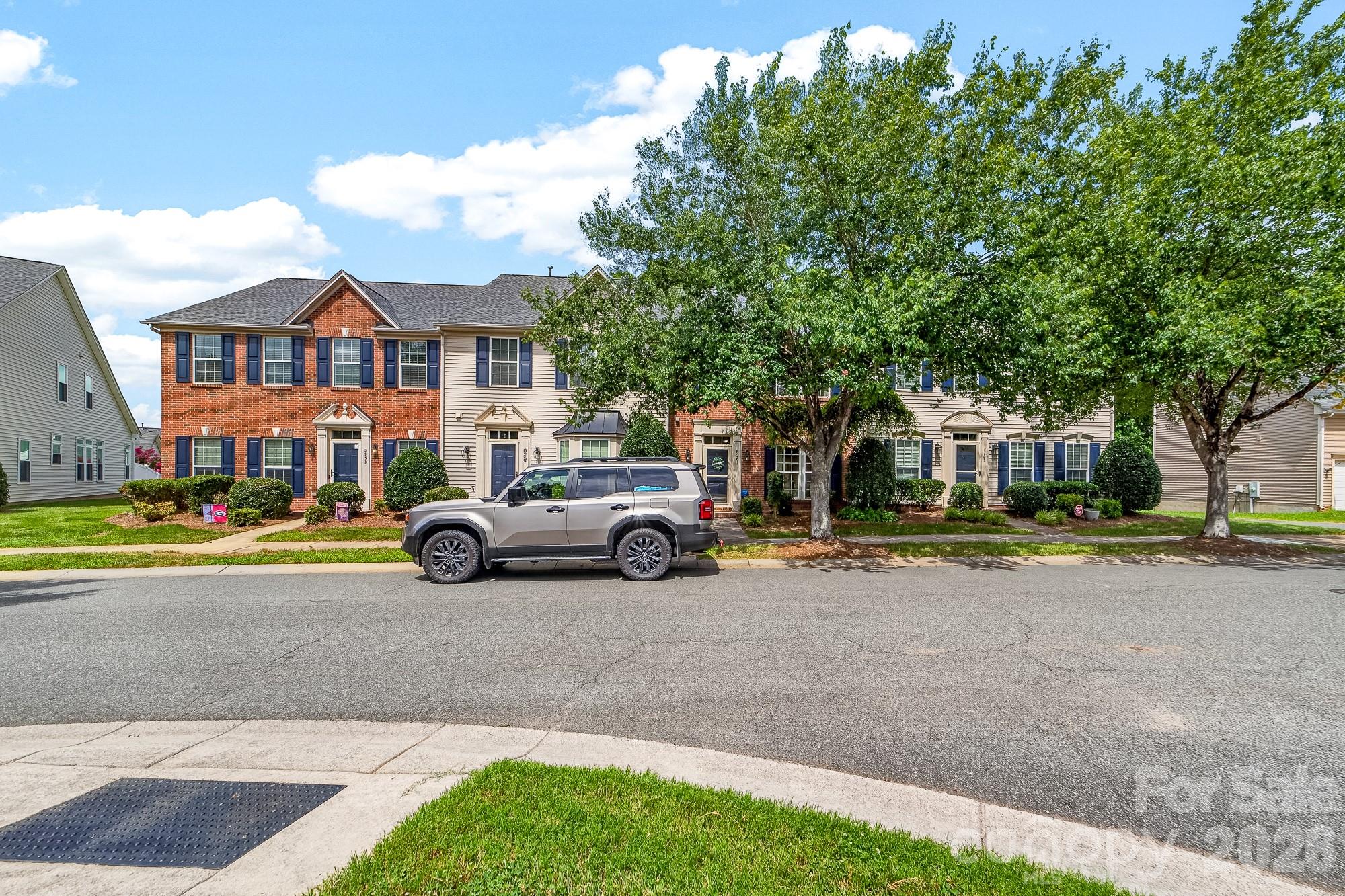 8261 Bridgegate Drive — Huntersville