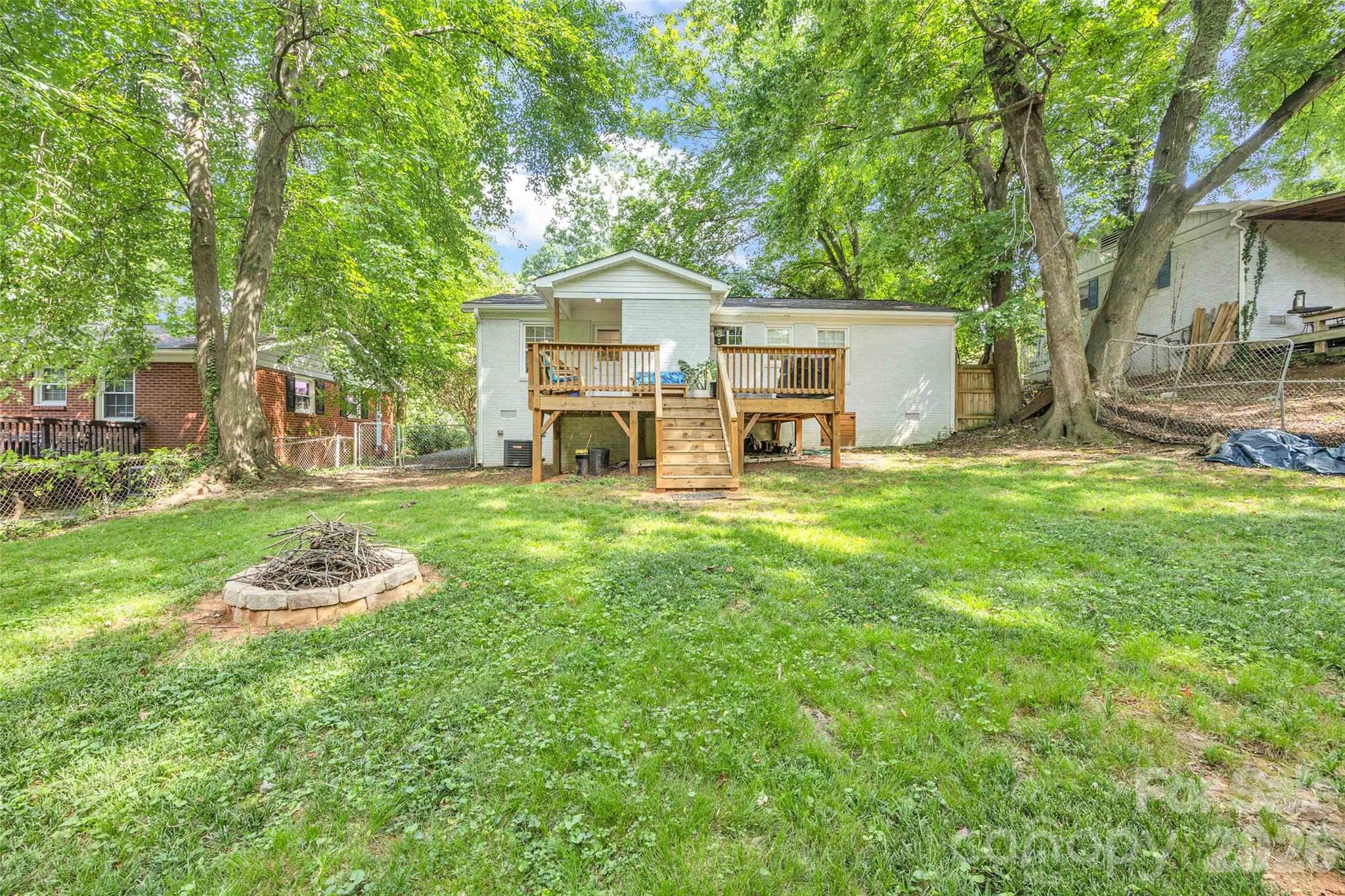 2213 Lanier Avenue — Charlotte