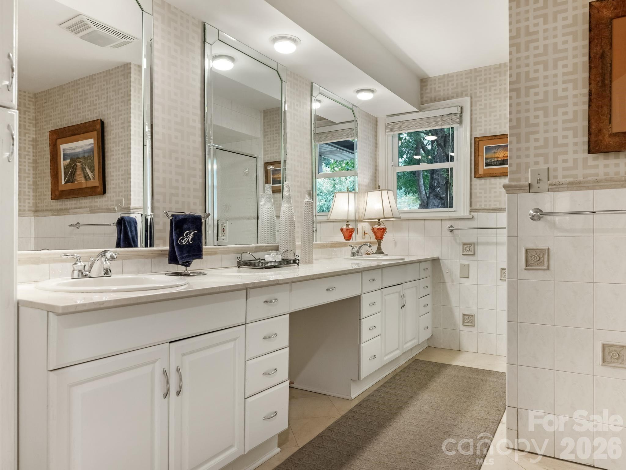 2652 Knollwood Road — Charlotte