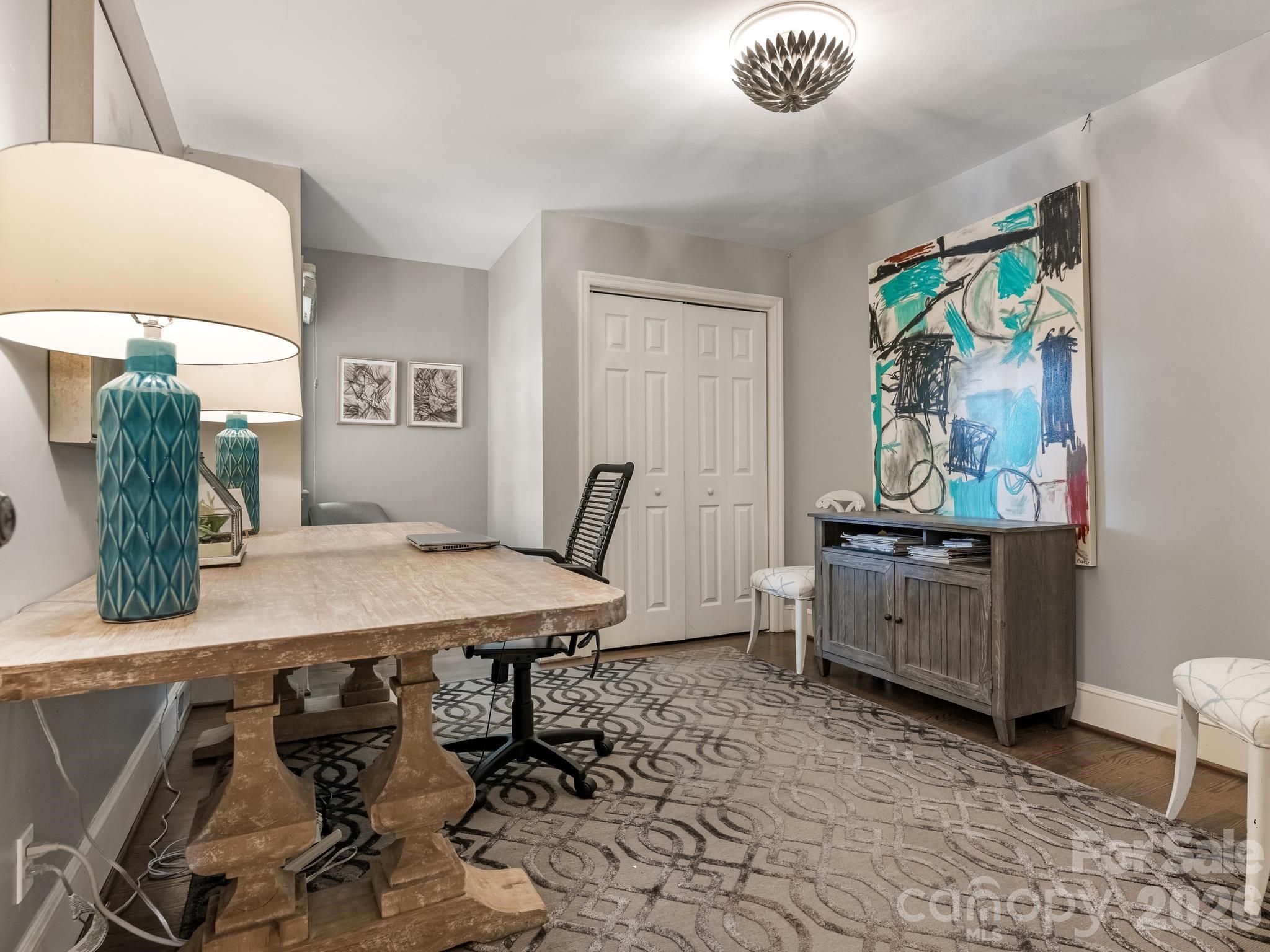 2652 Knollwood Road — Charlotte