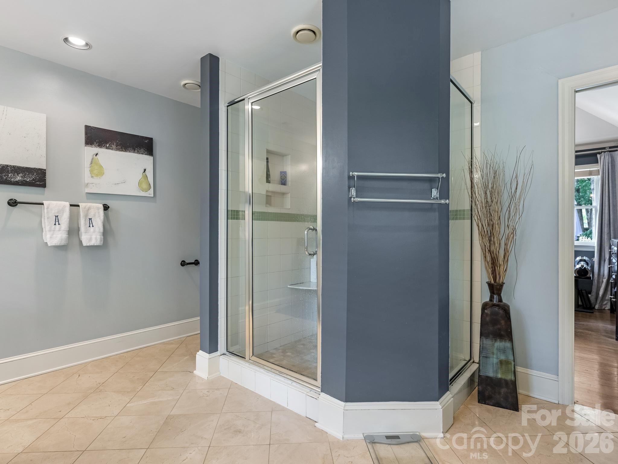 2652 Knollwood Road — Charlotte