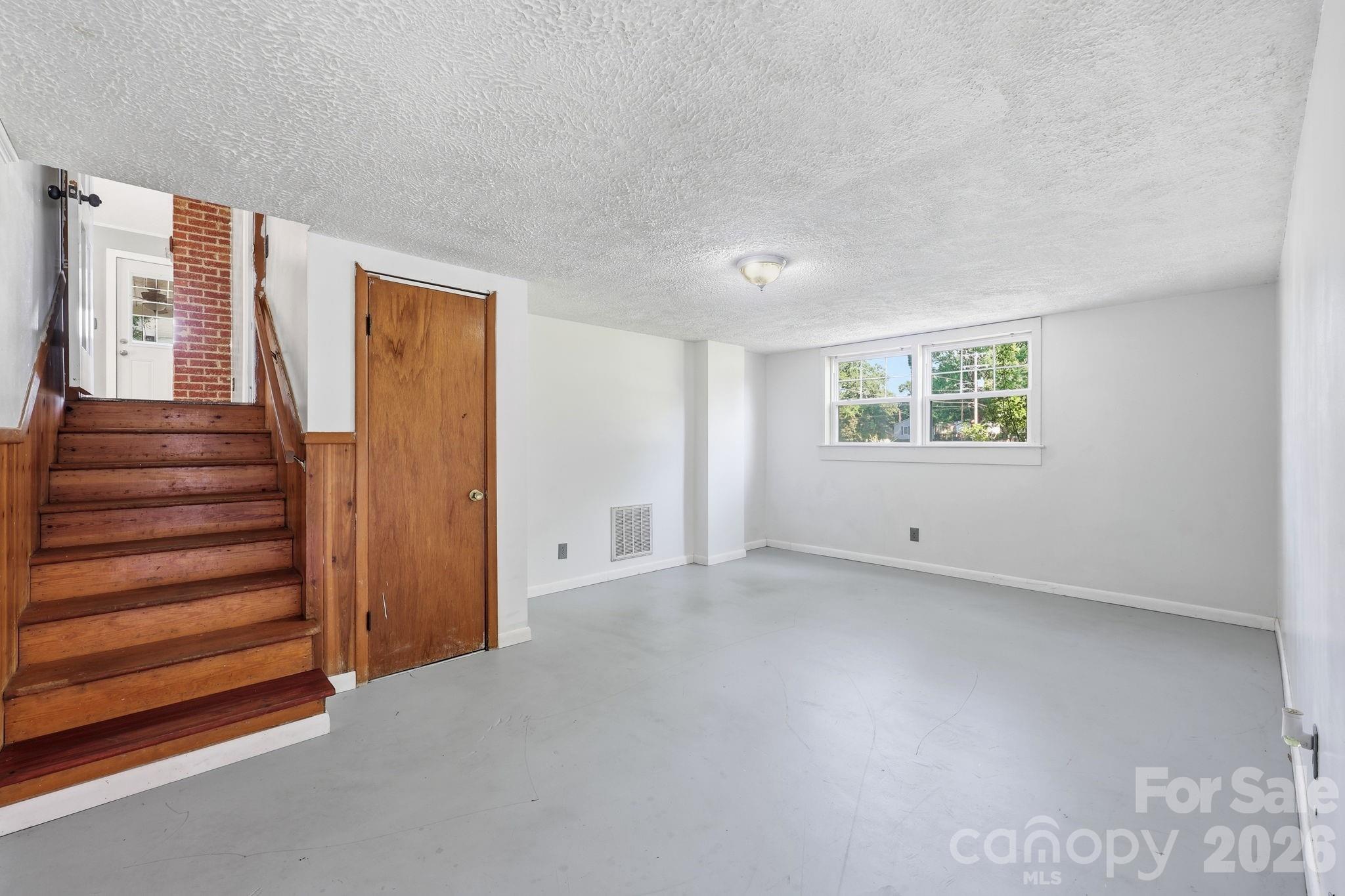 1300 Montgomery Avenue — Albemarle