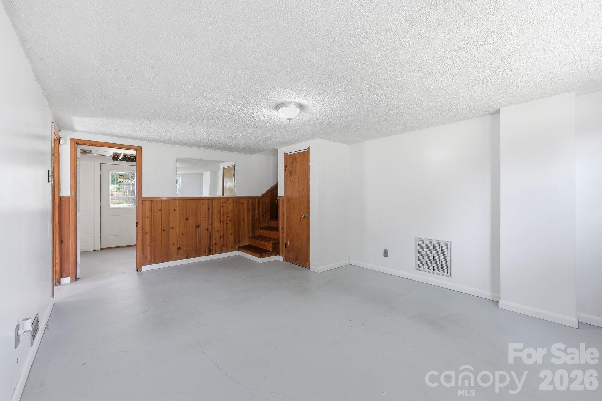 1300 Montgomery Avenue — Albemarle