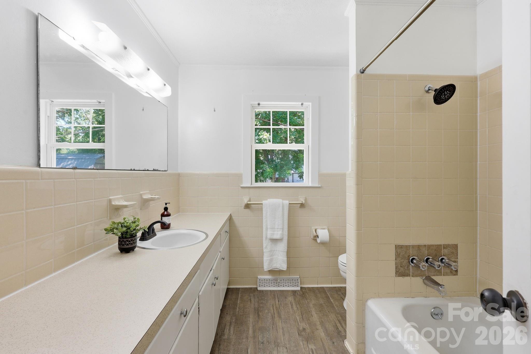 1300 Montgomery Avenue — Albemarle