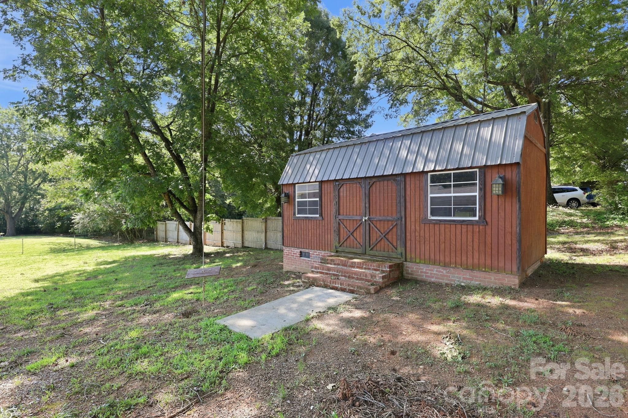 1300 Montgomery Avenue — Albemarle